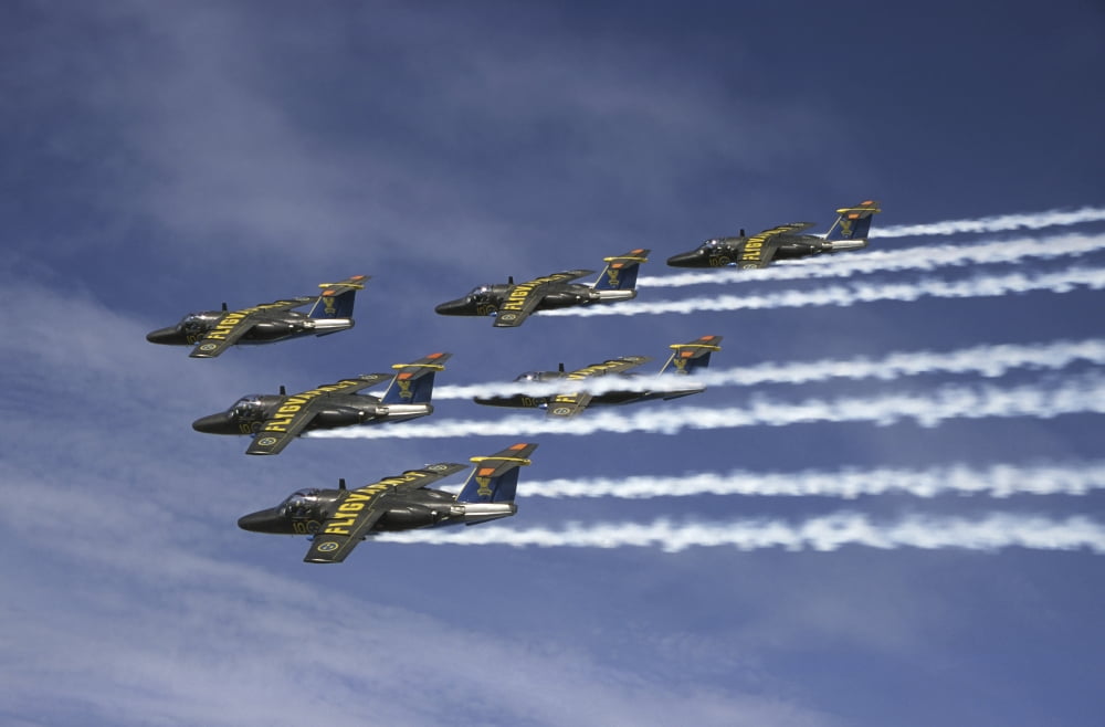 Saab 105 jet trainers of the Swedish Air Force display team Team 60 Canvas Art - Daniel KarlssonStocktrek Images (35 x 23)