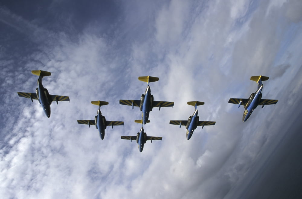 Saab 105 jet trainers of the Swedish Air Force display team Team 60 Canvas Art - Daniel KarlssonStocktrek Images (35 x 23)