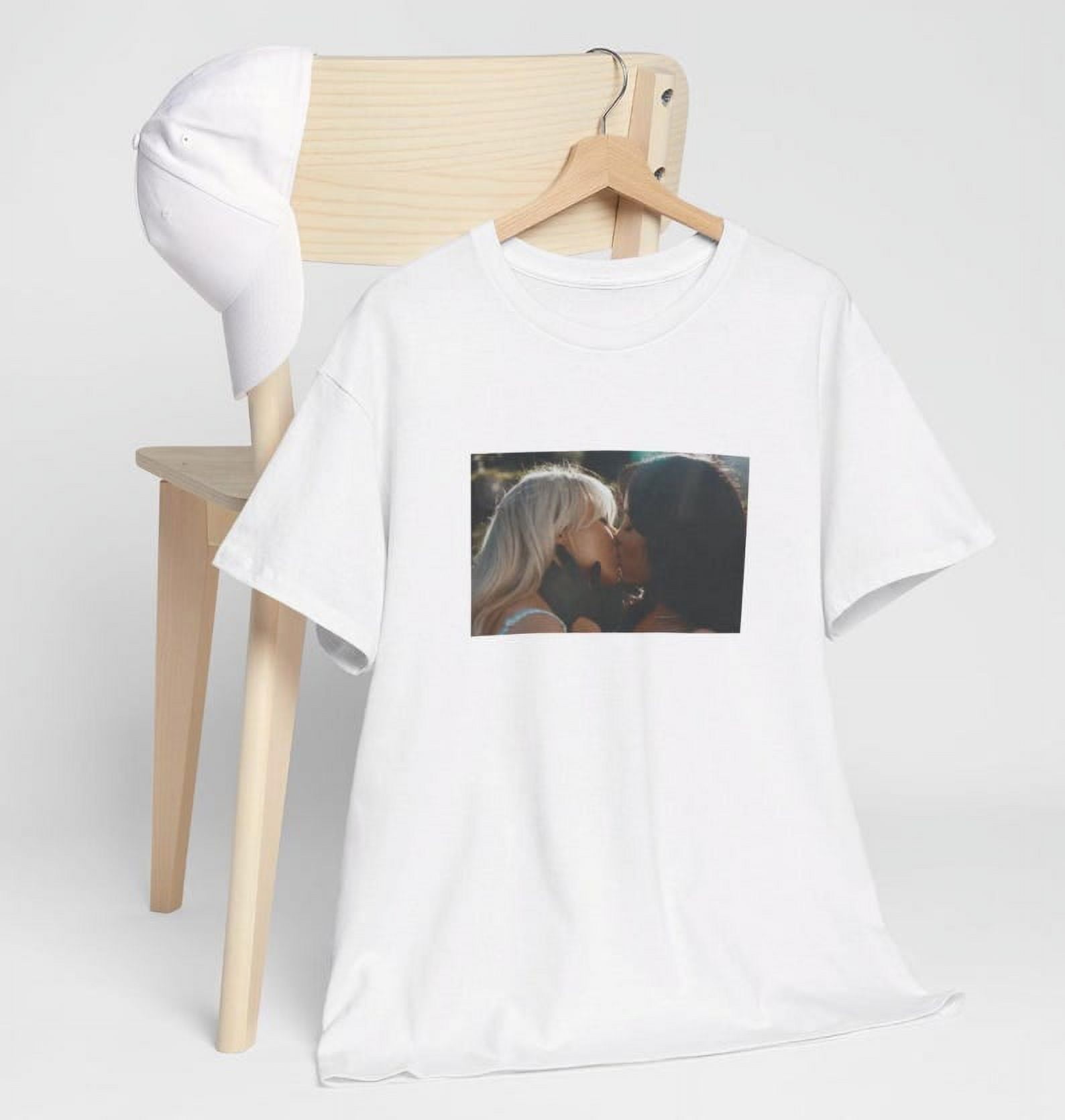 Sabrina carpenter and jenna ortega kisst shirt sabrina carpenter