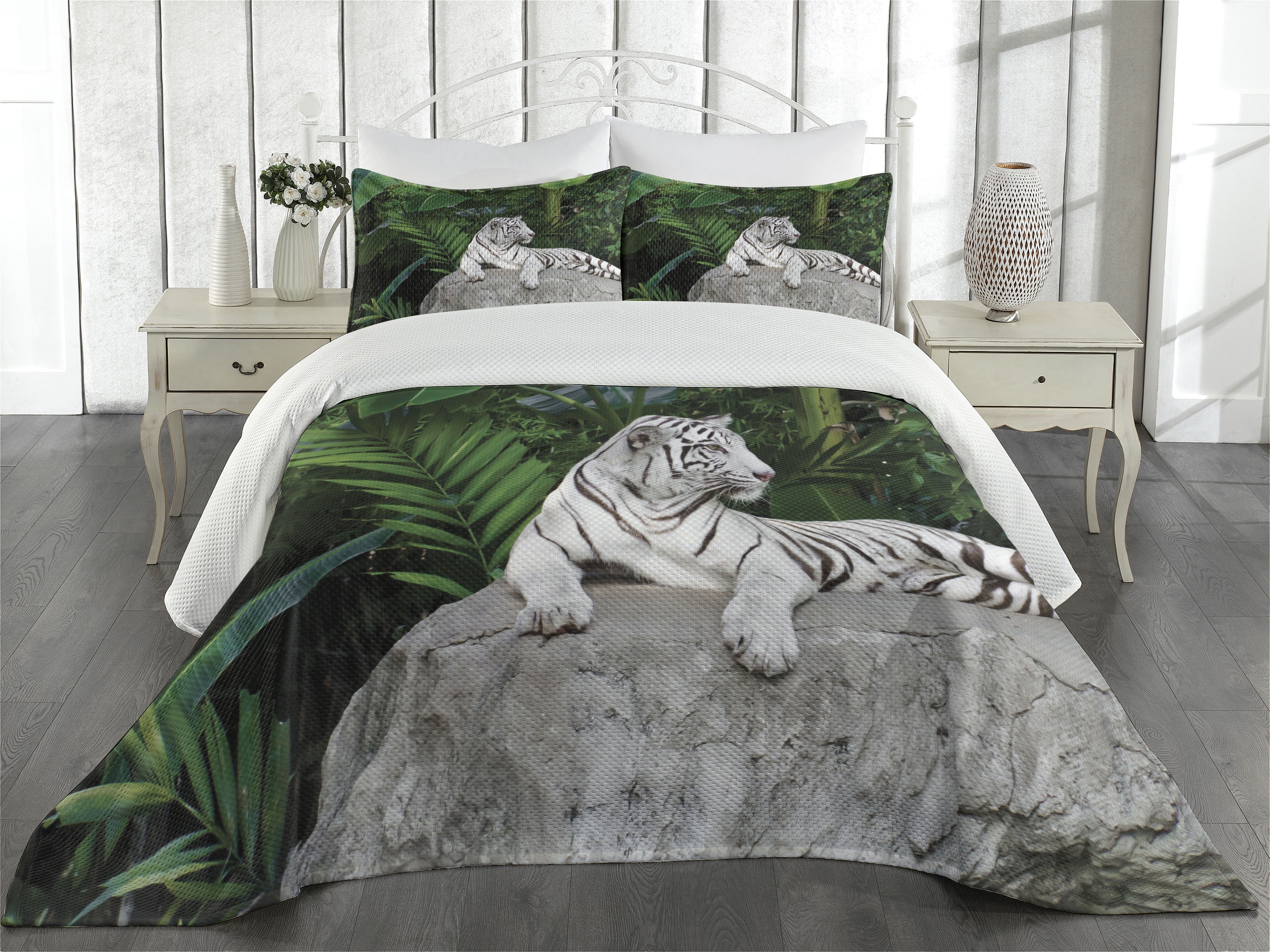 Safari Coverlet Set King Size, White Tiger Setting On Stone Tropic 