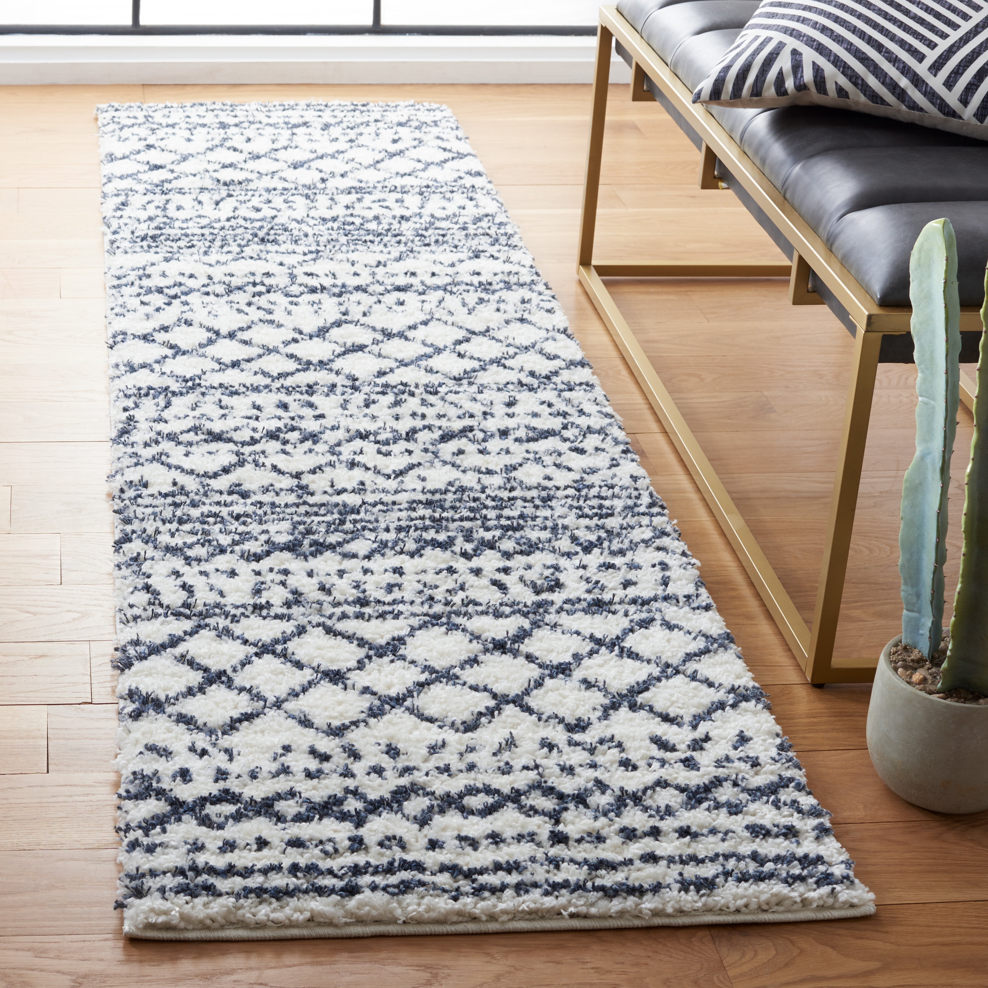 Safavieh Arizona Teagan Geometric Shag Runner Rug, Ivory/Slate, 2'3" x 12'