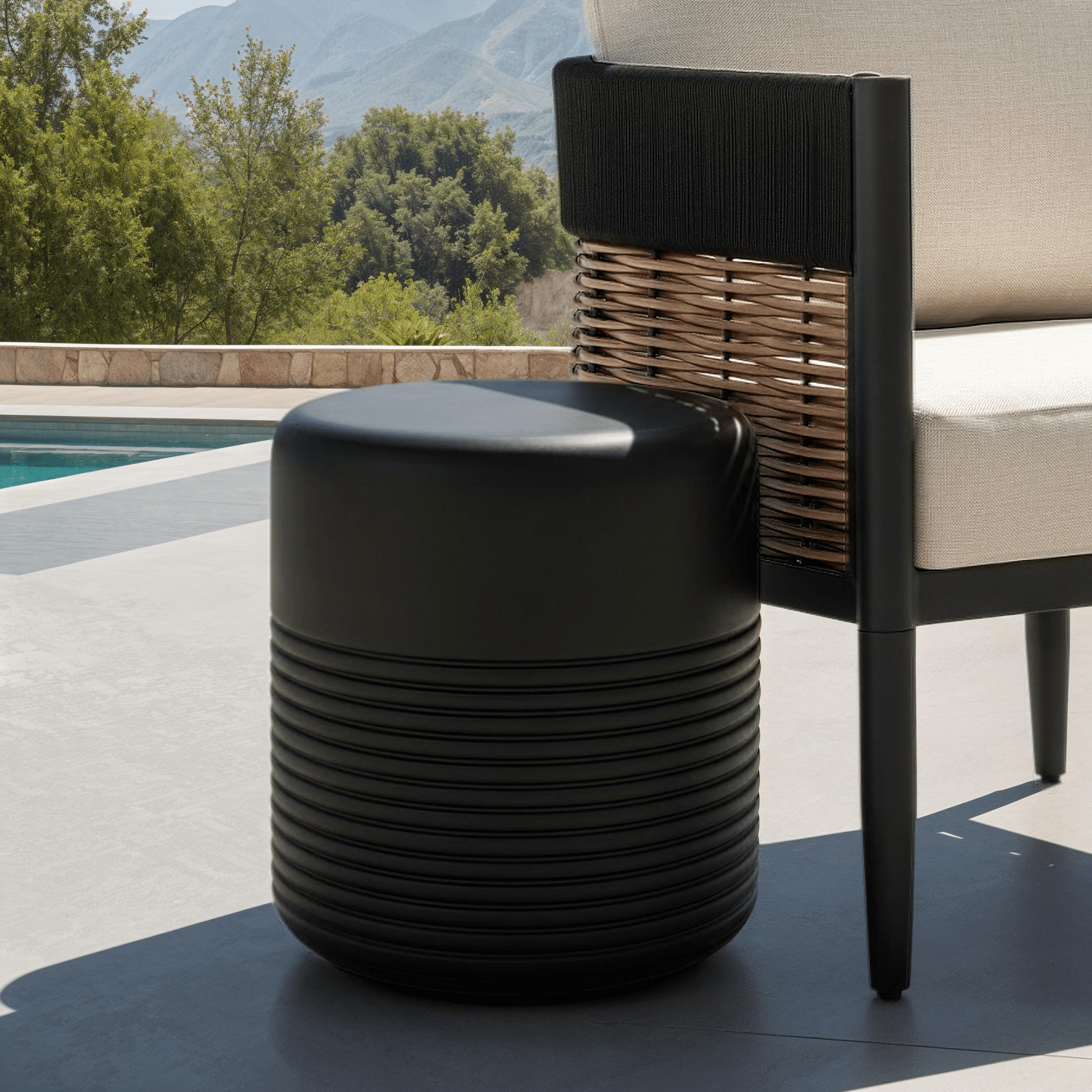 Safavieh Astrid Outdoor Modern Cement Round End Table, Matte Black