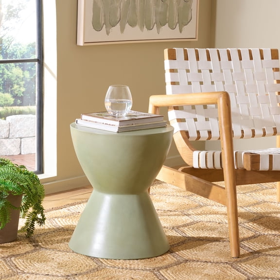 Safavieh Athena Indoor/Outdoor Round End Table, Sage
