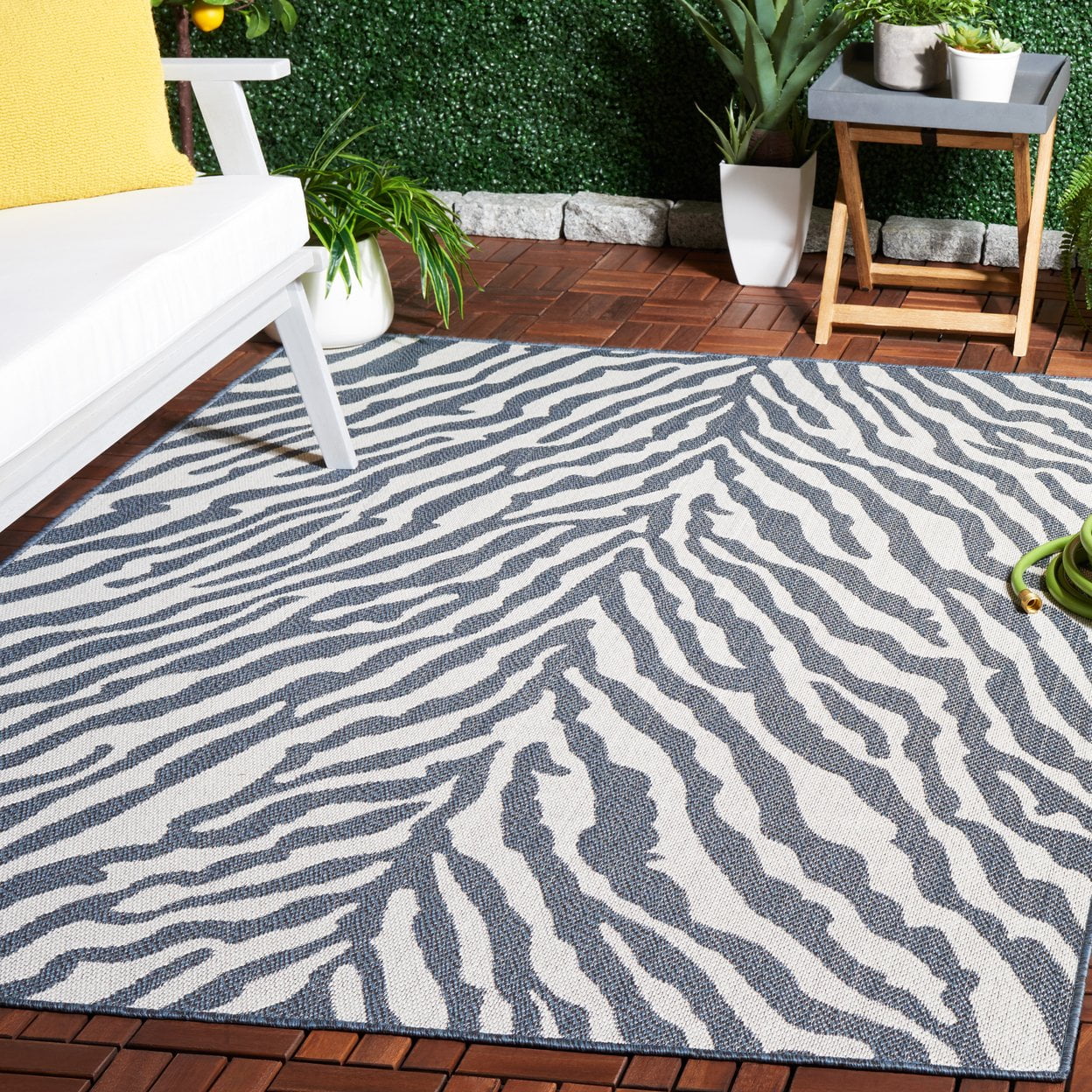 SAFAVIEH Bermuda Rada Abstract Indoor/Outdoor Area Rug, Navy/Ivory, 8 ...