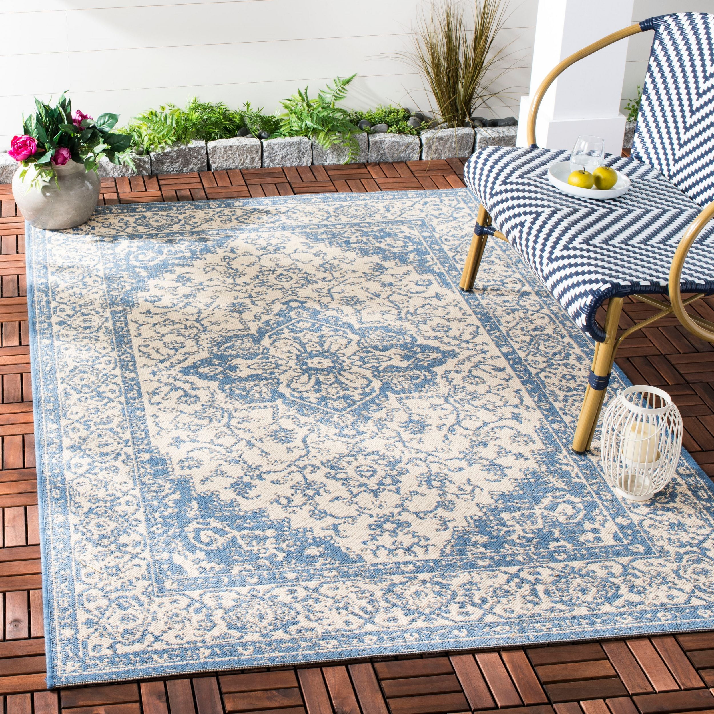 Safavieh Beach House Mai Traditional Outdoor Area Rug, Cream/Blue, 4' x 6'
