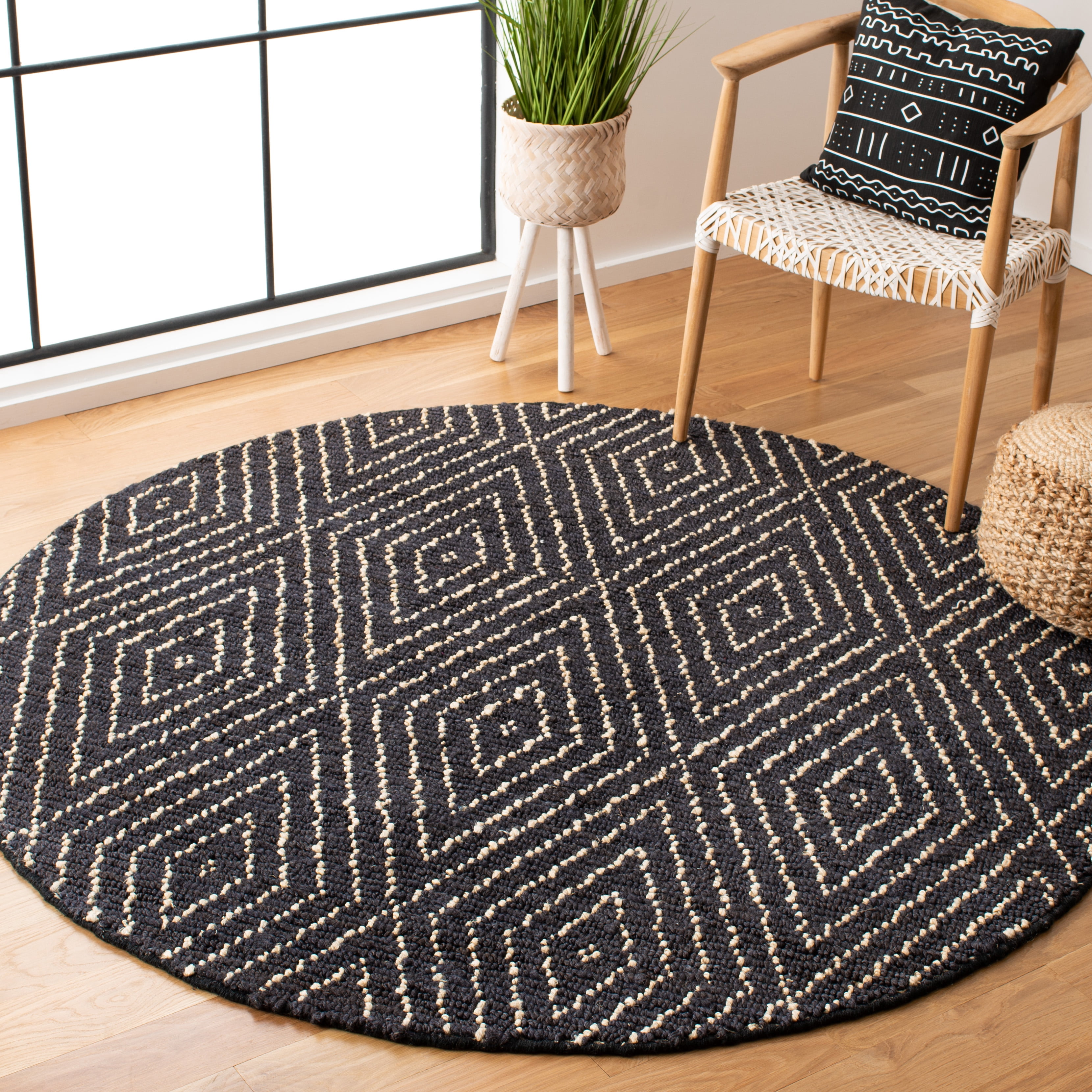 Safavieh Bohemian Caymen Geometric Area Rug, Black/Ivory, 4' x 4' Round