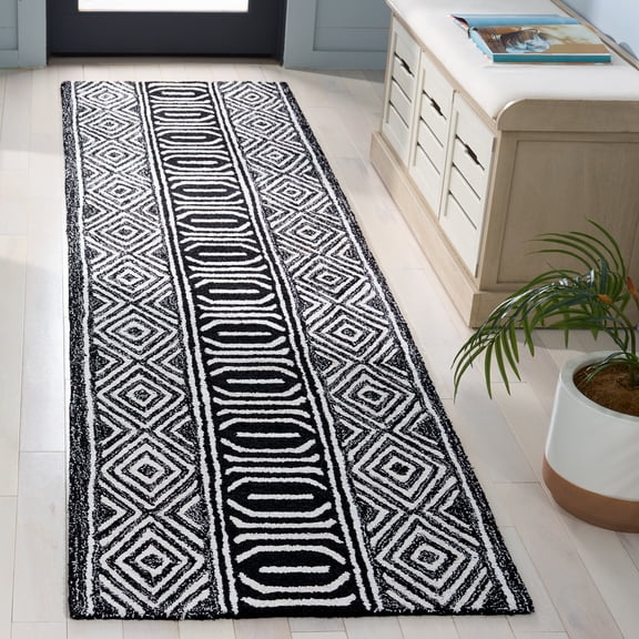 Safavieh Capri Lucina Southwestern Runner Rug, Ivory/Black, 2'3" x 9'