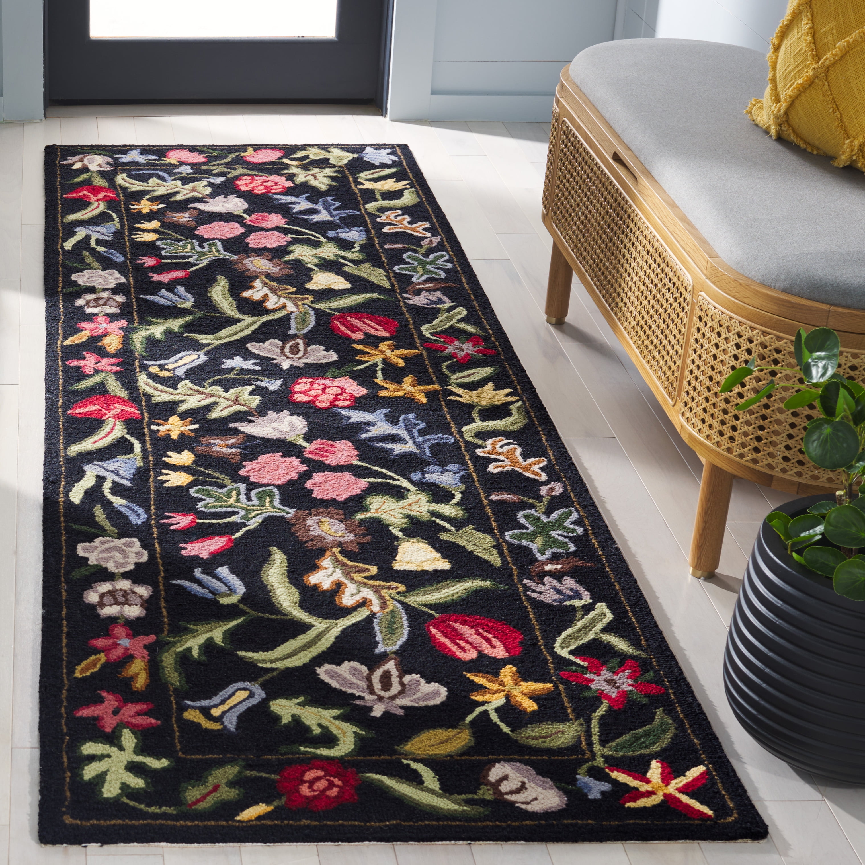 Safavieh Chelsea Mabelle Floral Wool Runner Rug, Black/Pink, 2'3" x 7'