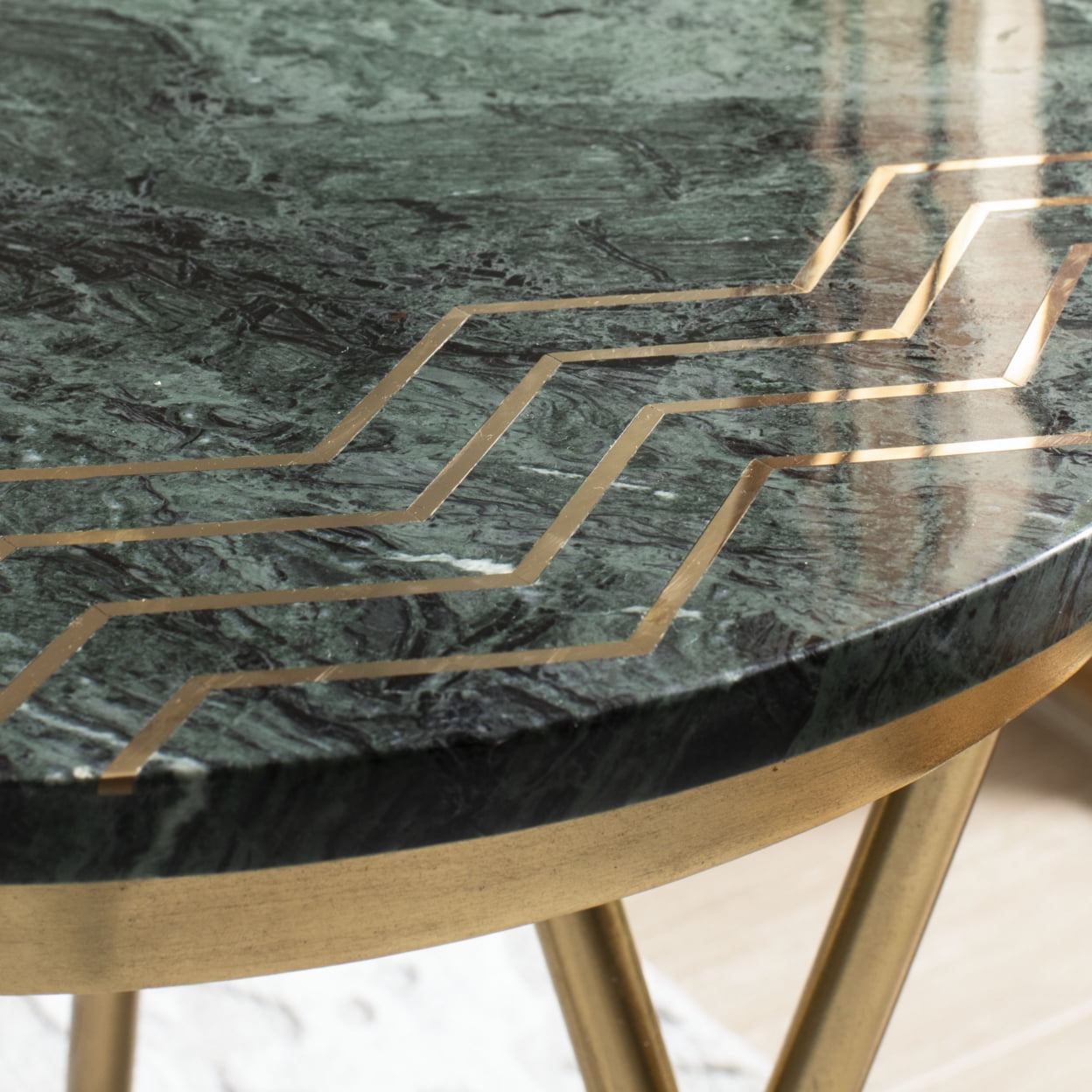 Aurelia 18" Transitional Round Stone Top End Table in Green & Gold