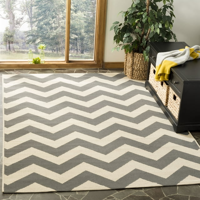 Safavieh Courtyard Bailey Chevron Indoor/Outdoor Area Rug, 5'3" x 7'7", Grey/Beige