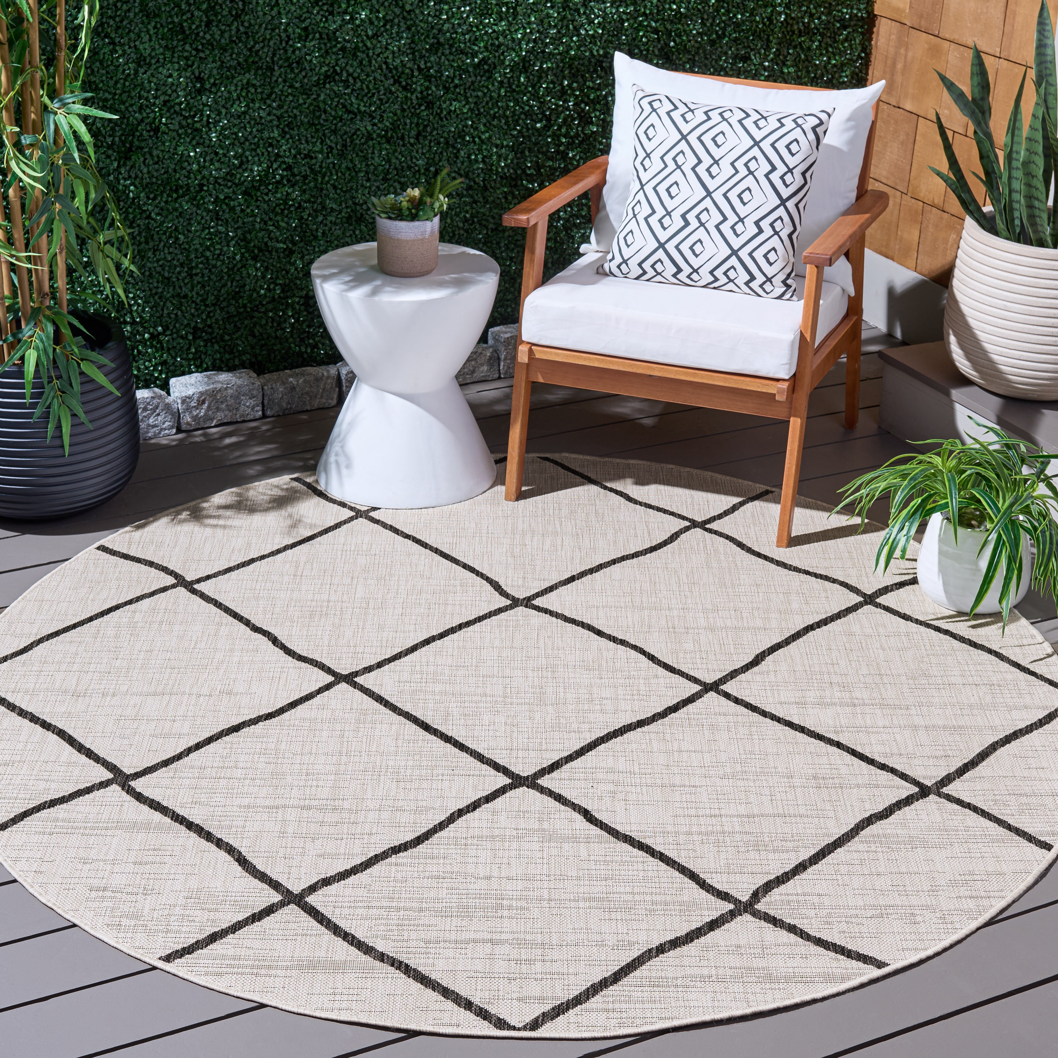Safavieh Courtyard Cohen Diamond Indoor/Outdoor Area Rug, Ivory/Black, 6'7" x 6'7" Round
