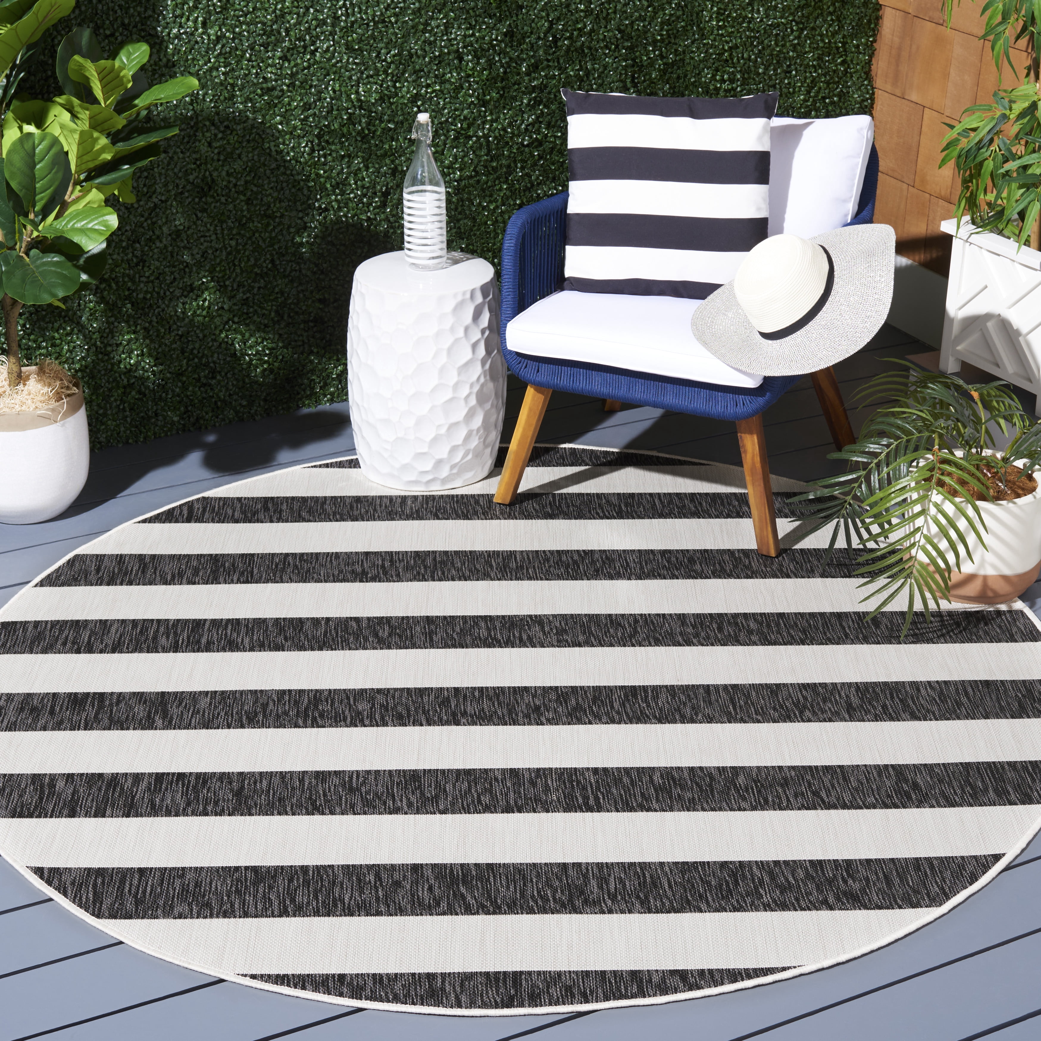 Safavieh Courtyard Earl Striped Indoor/Outdoor Area Rug, Ivory/Black, 4' x 4' Round