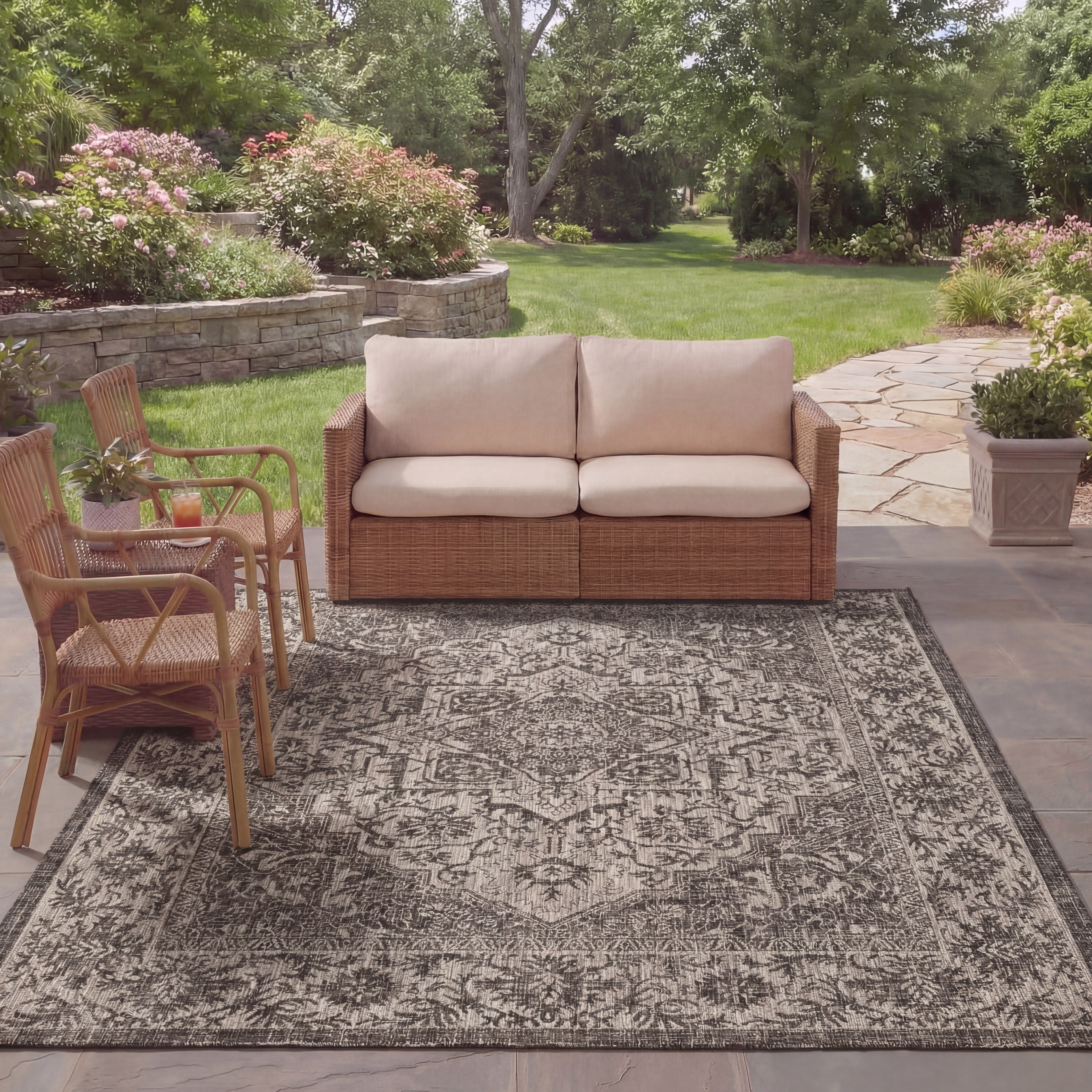 Safavieh Courtyard Franklyn Medallion Indoor/Outdoor Area Rug, Slate/Gray, 8' x 10'