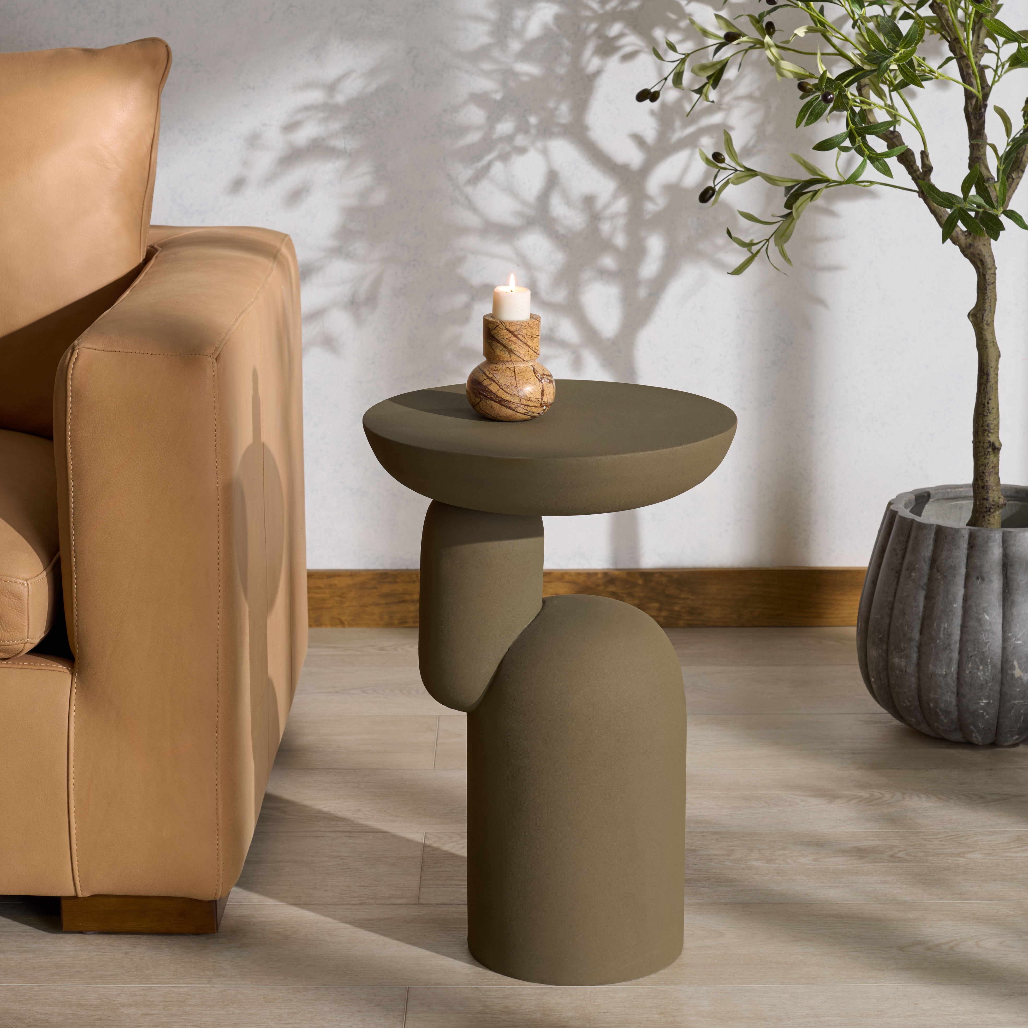 Safavieh Couture Donnastella Metal Modern End Table, Tan