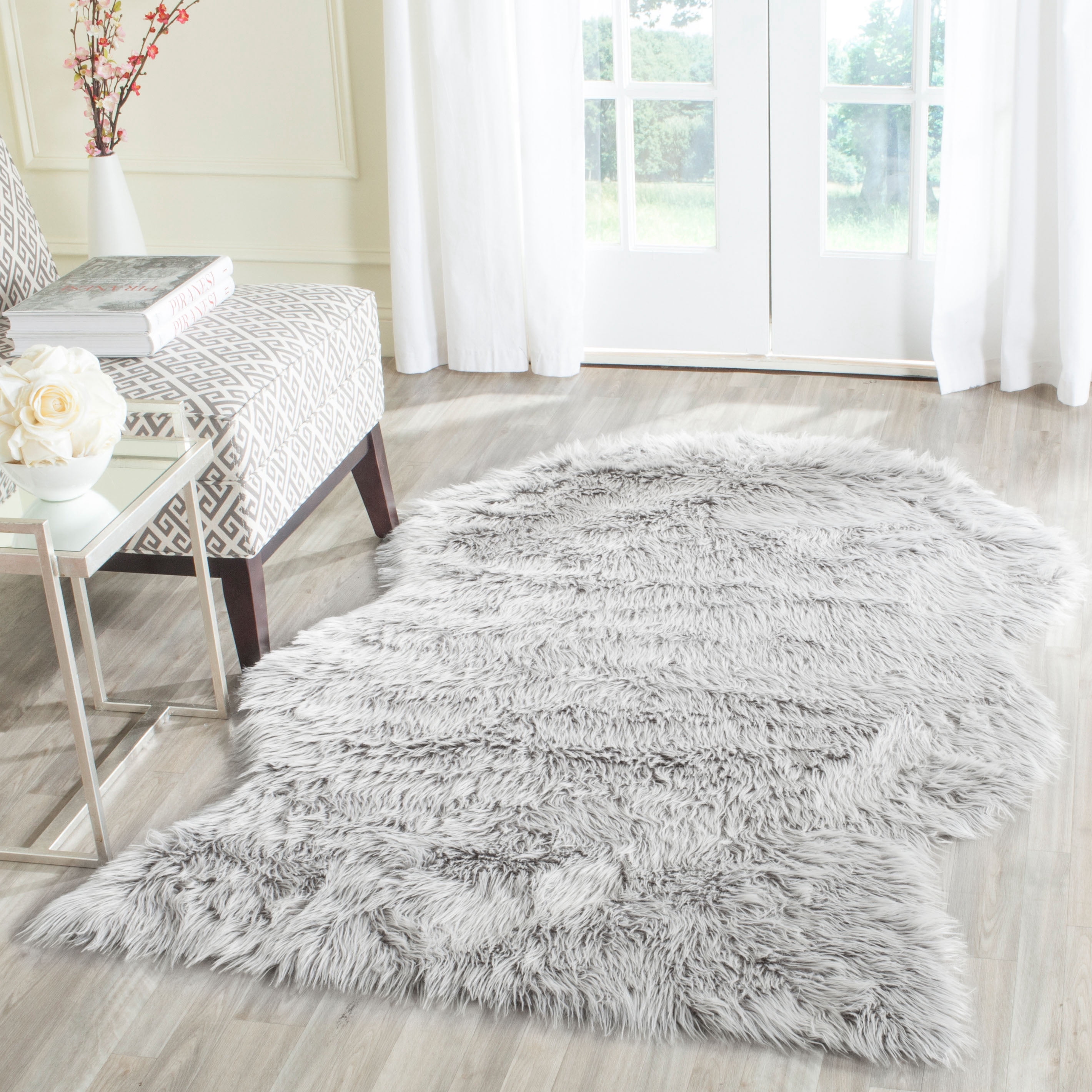 Safavieh Faux Sheep Skin Lucius Animal Area Rug, Light Gray, 3' x 5'