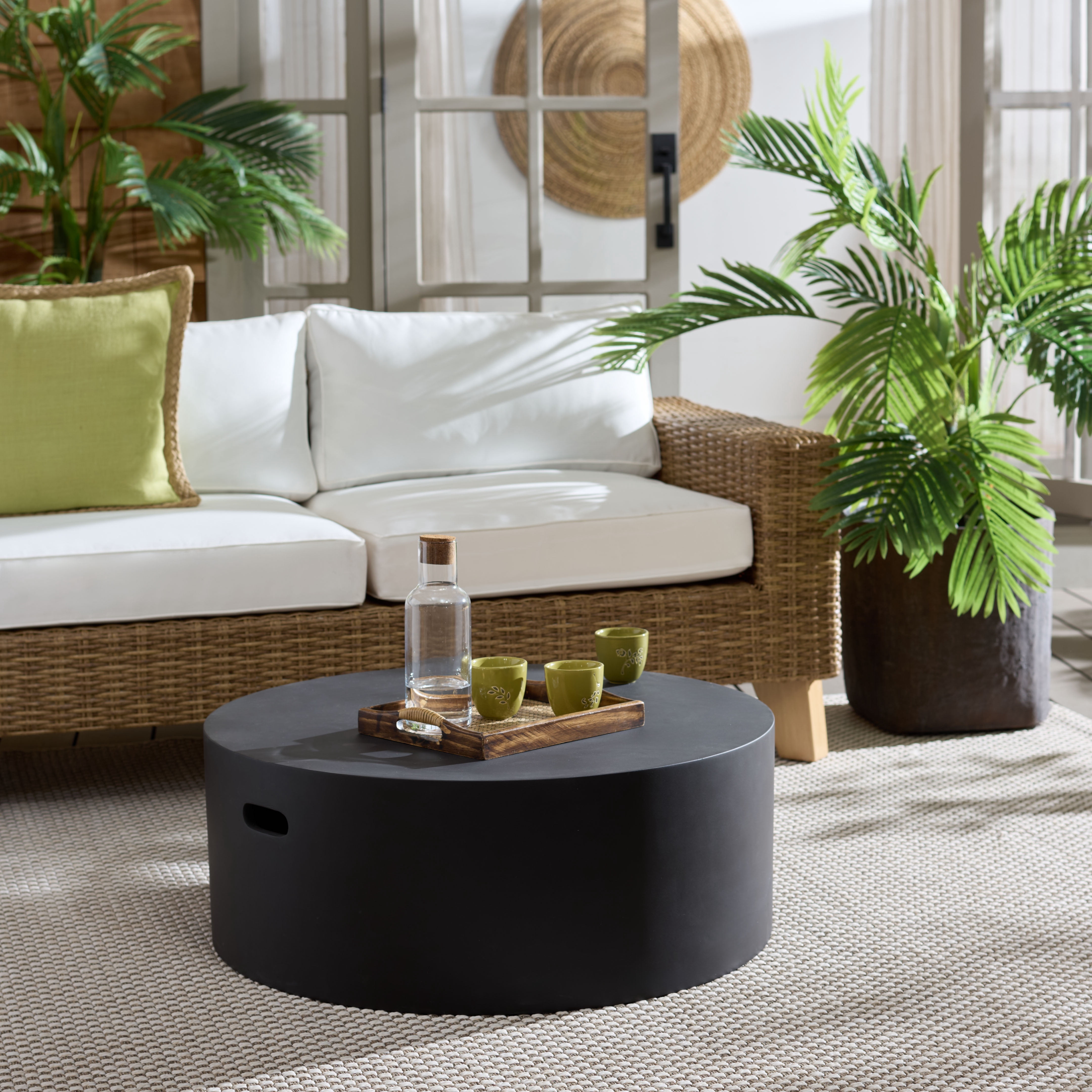 Safavieh Georgia Outdoor Modern Round Polyfiber Coffee Table, Black
