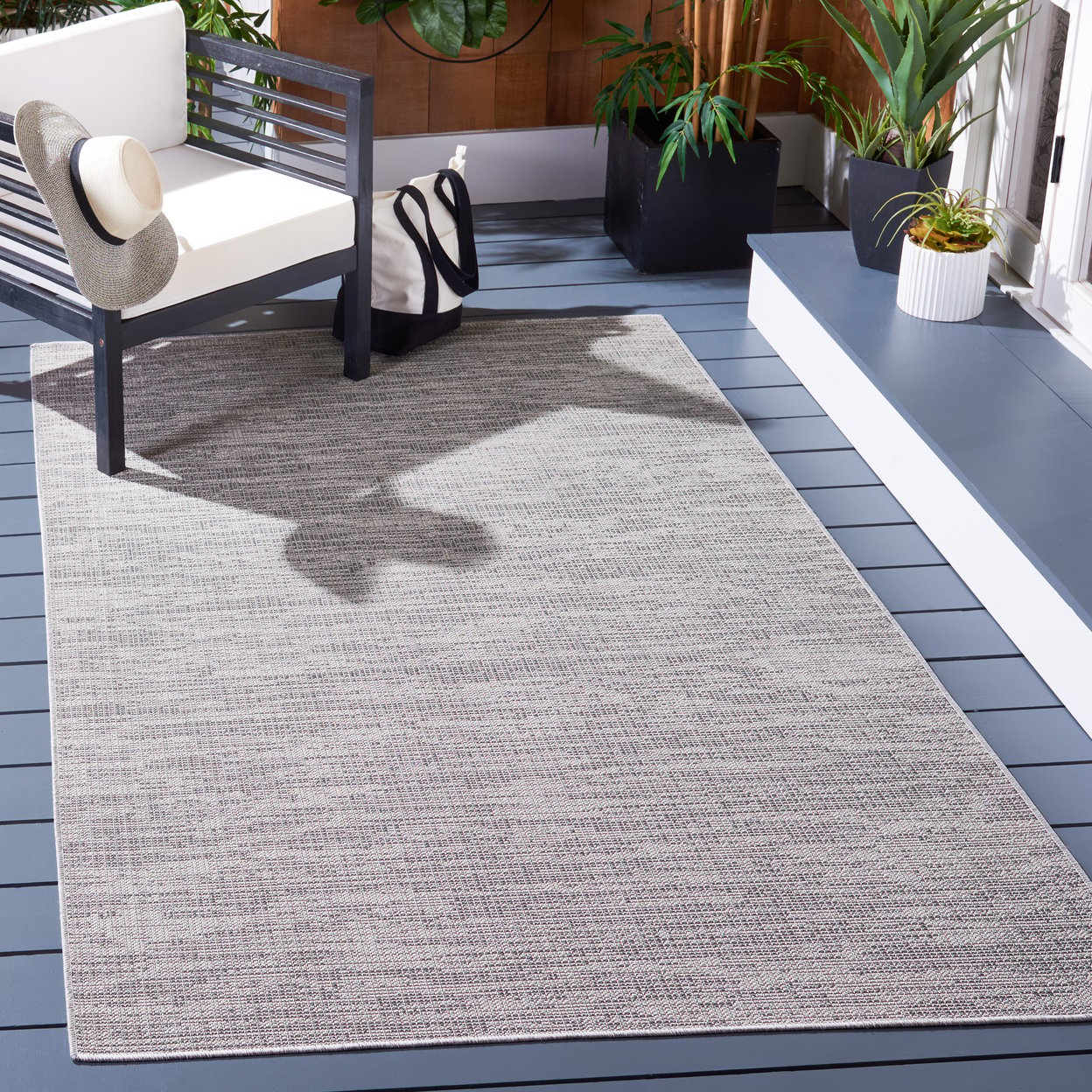 thumbnail image 1 of SAFAVIEH Hampton Guliana Zig-Zag Indoor/Outdoor Area Rug, Grey, 6'5" x 6'5" Square, 1 of 8