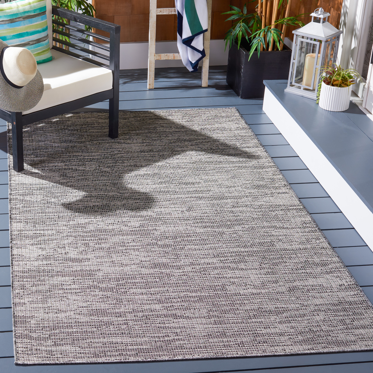 SAFAVIEH Hampton Guliana Zig-Zag Indoor/Outdoor Area Rug, Black