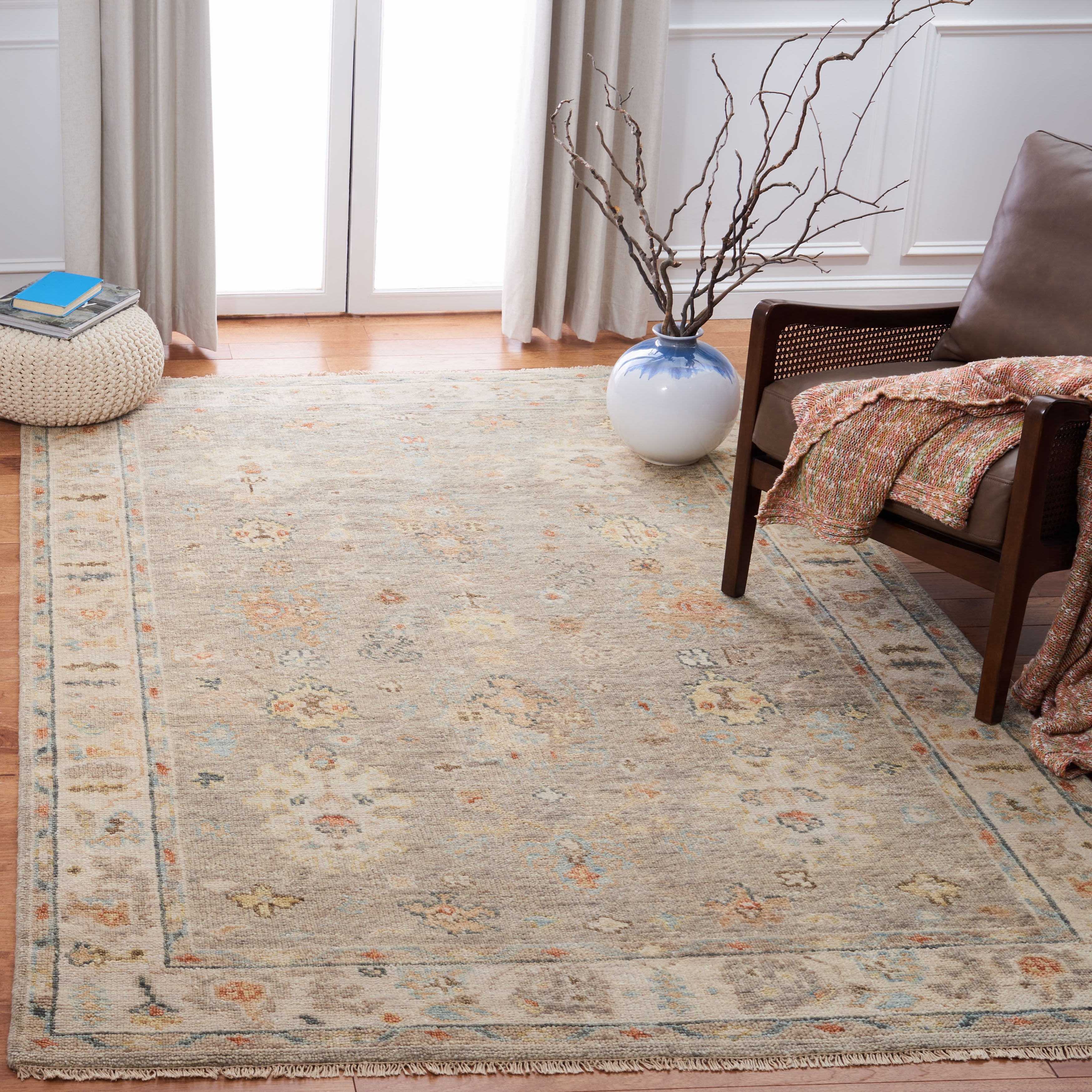 Safavieh Hand-Knotted Samarkand Humildad Traditional Wool Rug Light ...