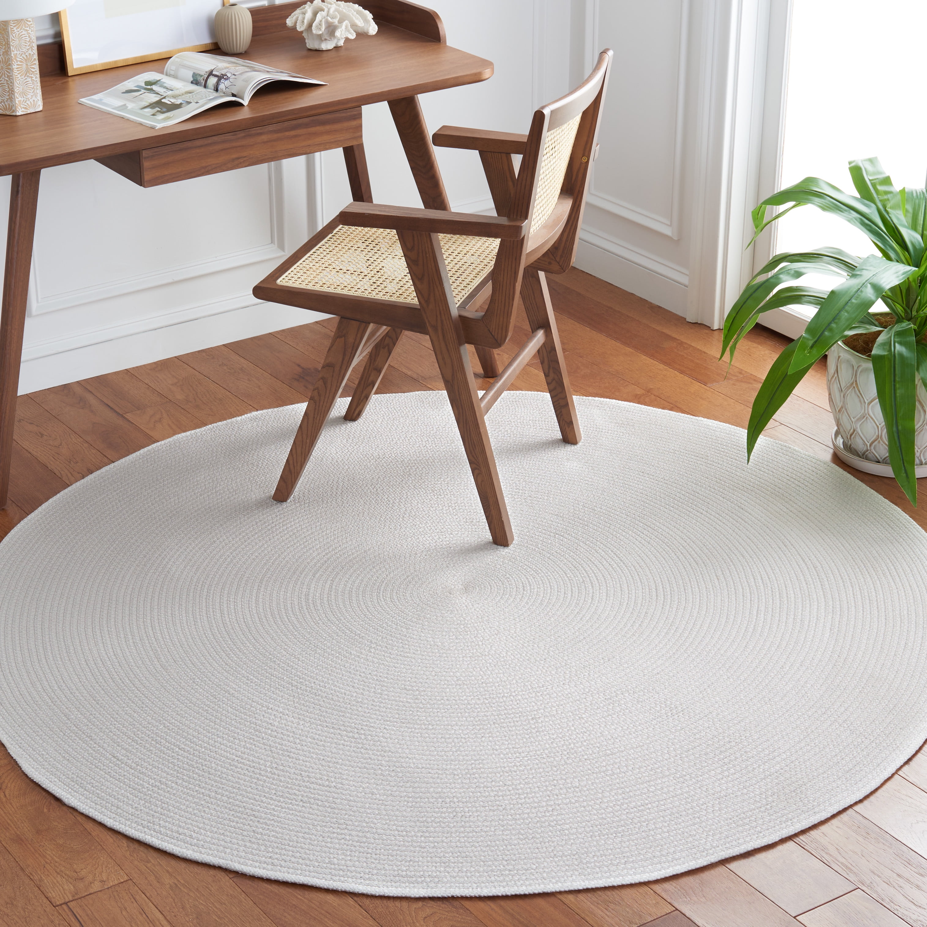 SAFAVIEH Braided Braylon Solid Reversible Area Rug, White, 4' x 4 ...