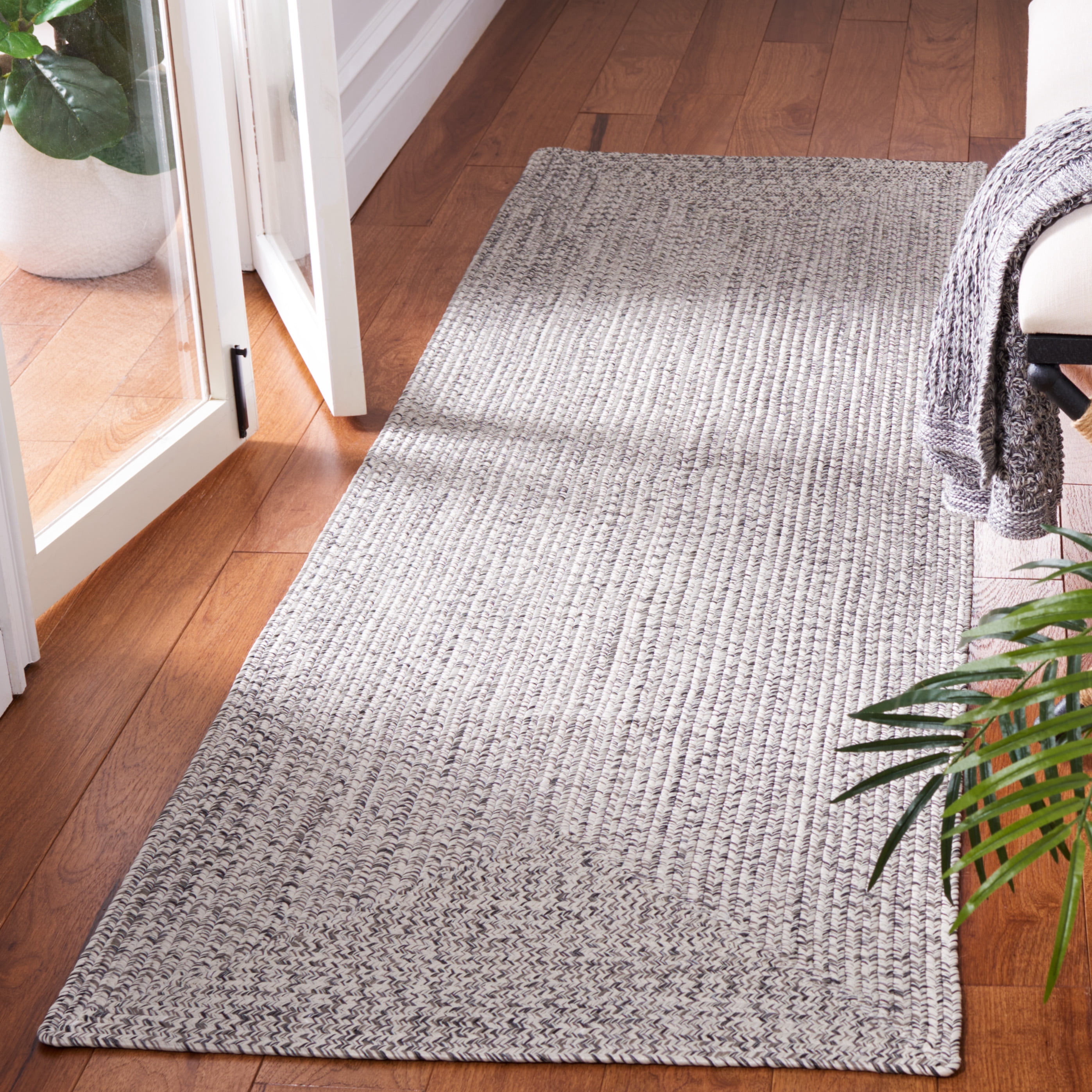 Safavieh Braided Gino Distressed Machine Washable Reversible Runner Rug, Gray/Ivory, 2'3" x 14'