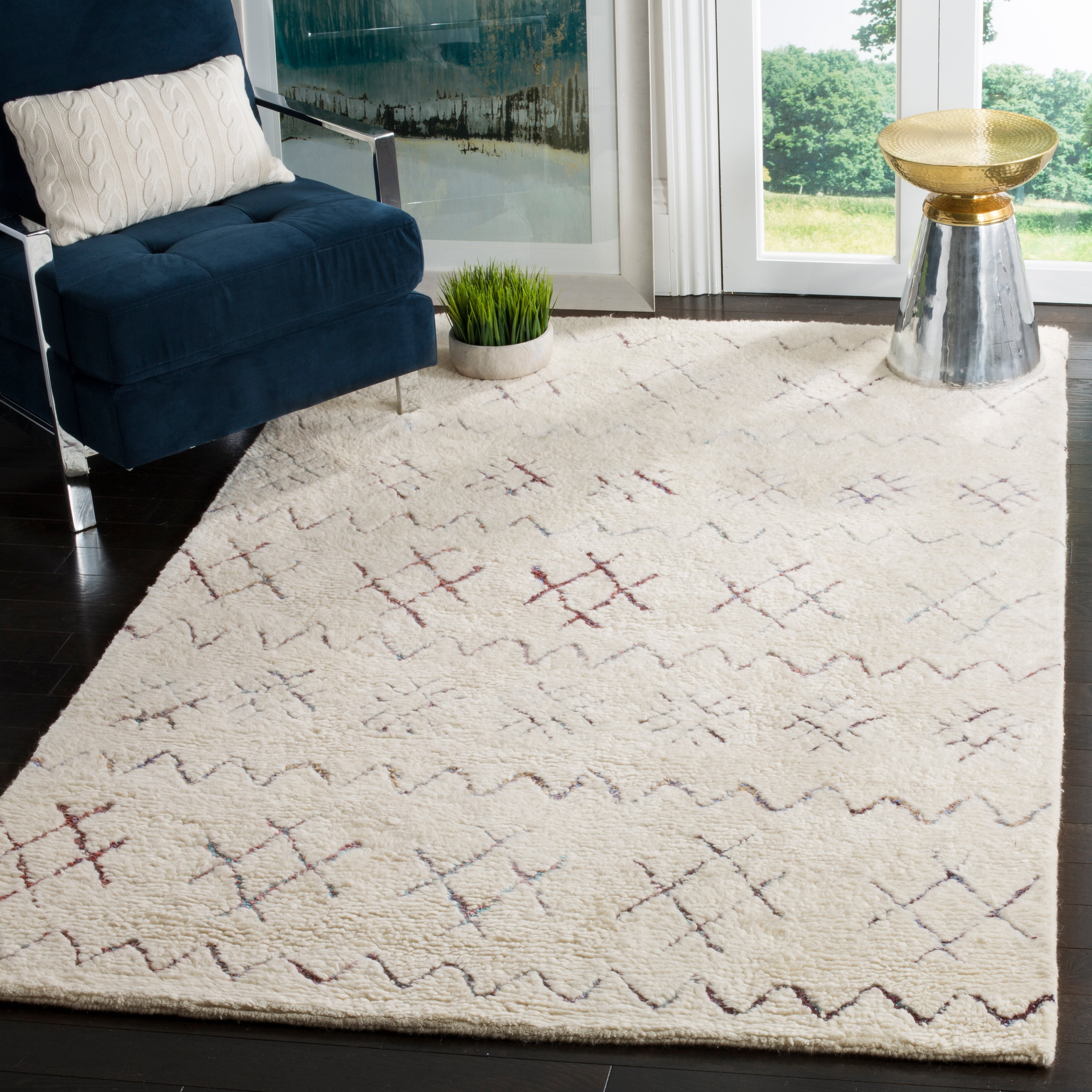 Ivory Shag Wool 4' x 6' Hand-Tufted Aztec Accent Rug