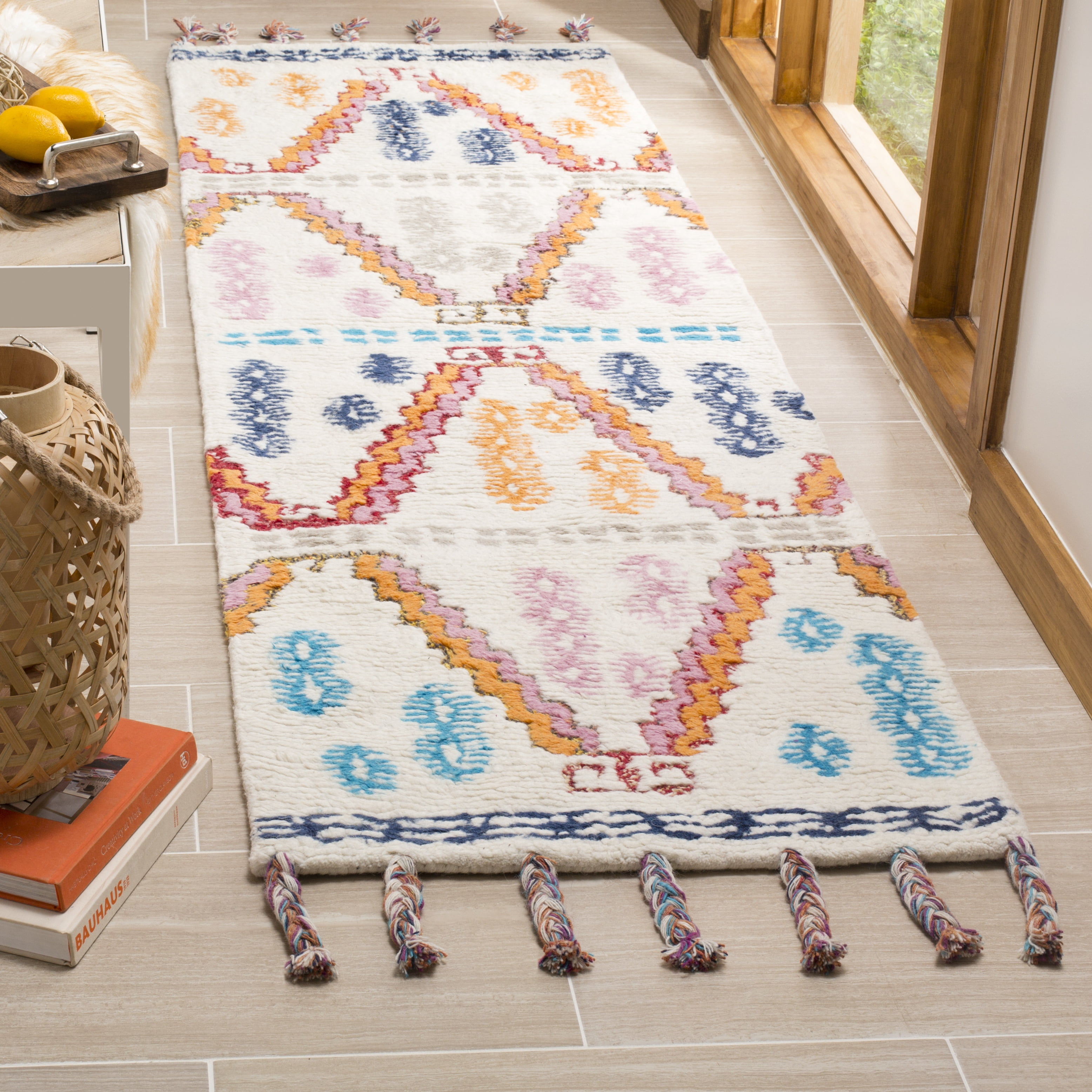 SAFAVIEH Casablanca Frances Aztec Runner Rug, Ivory/Multi, 2'3" x 8'