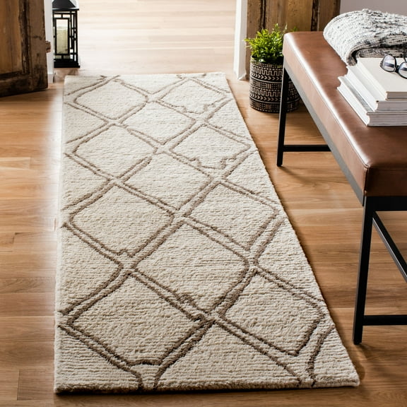 SAFAVIEH Casablanca Amilia Geometric Wool Runner Rug, Ivory/Gray, 2'3" x 8'