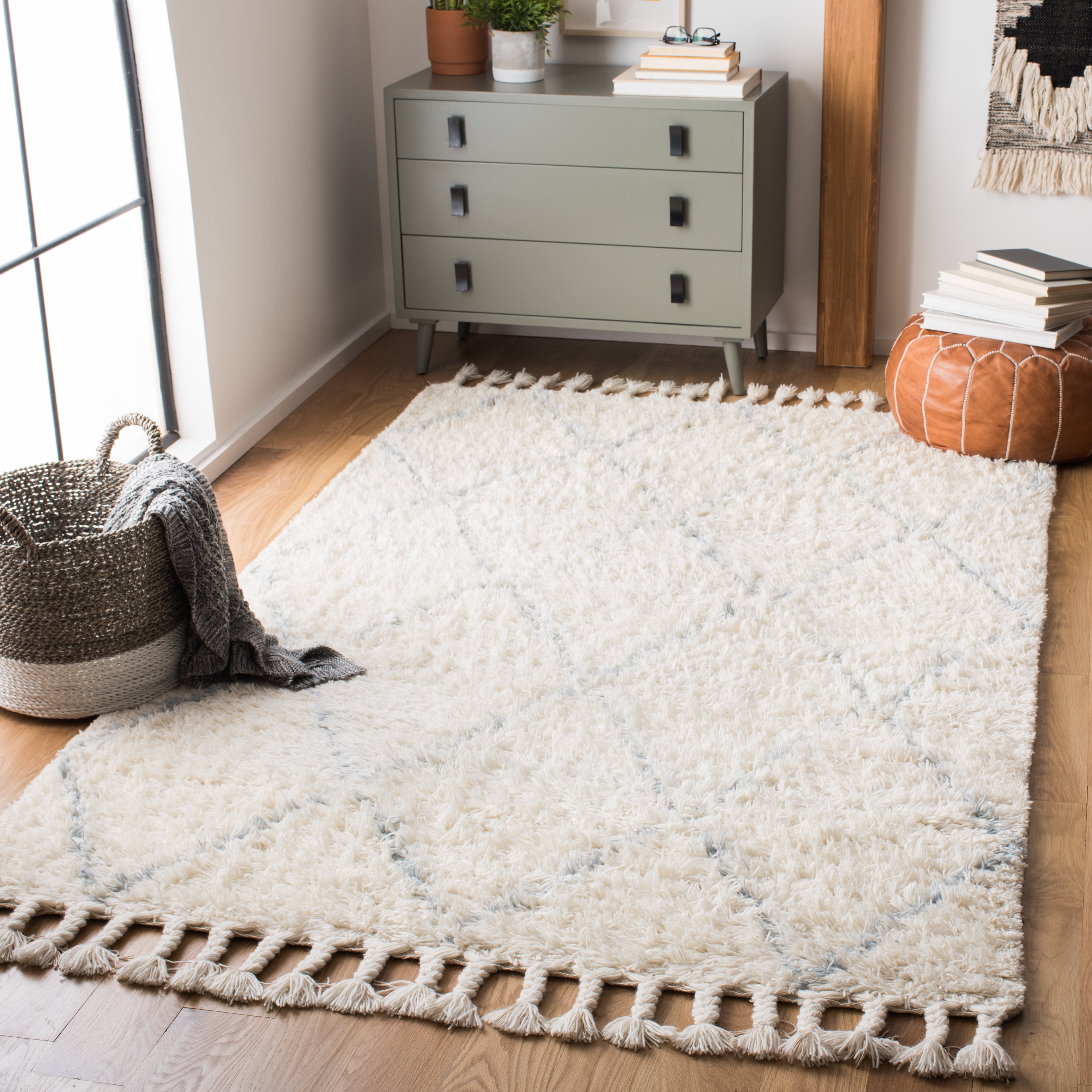 Safavieh  Handmade Casablanca Shag Taake 1.4-inch Thick Wool Rug Blue/Ivory 4' x 6' 4' x 6' Indoor, Handmade Rectangle