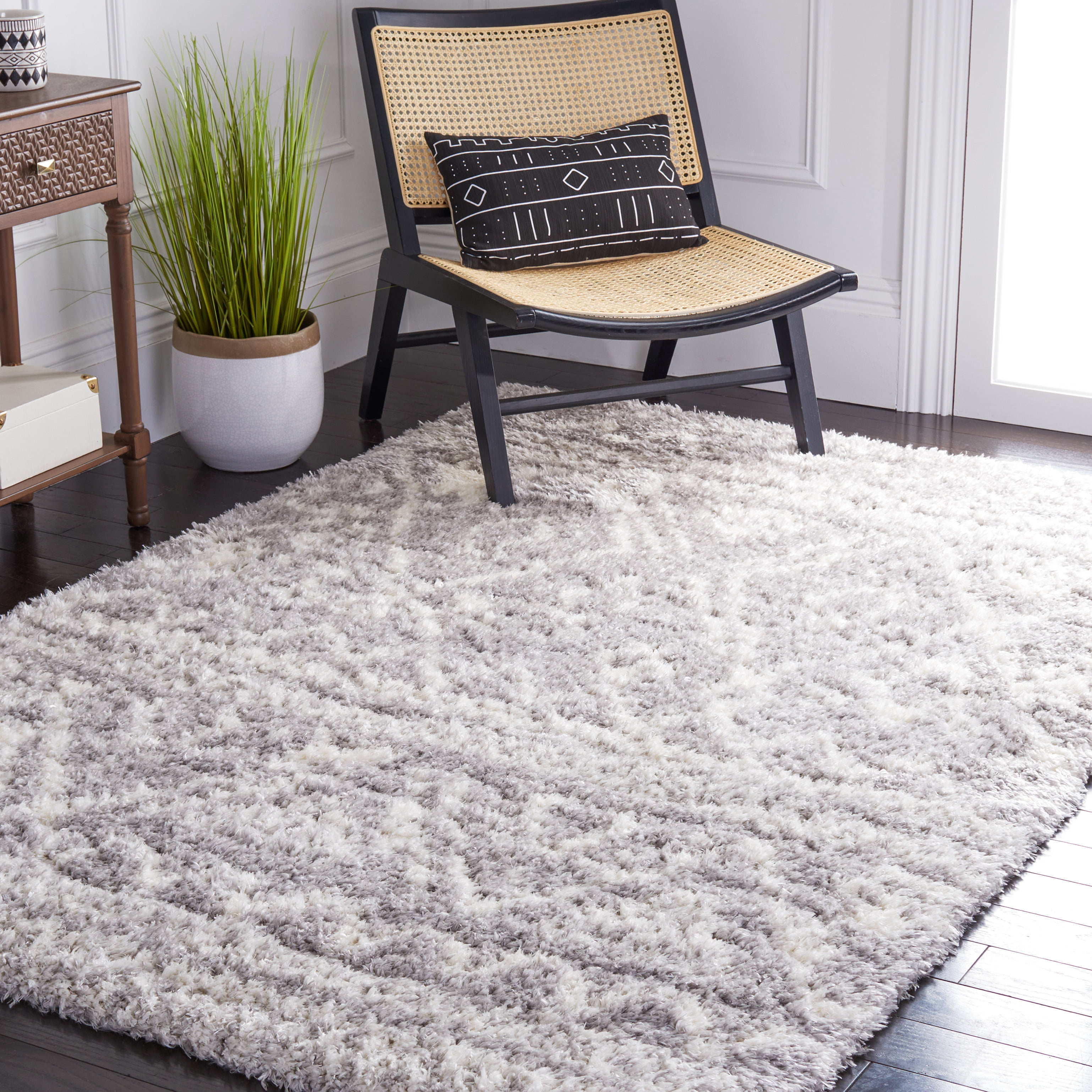 Safavieh Flokati Claudia Aztec Polyester Shag Area Rug, Gray/Ivory, 4' x 6'