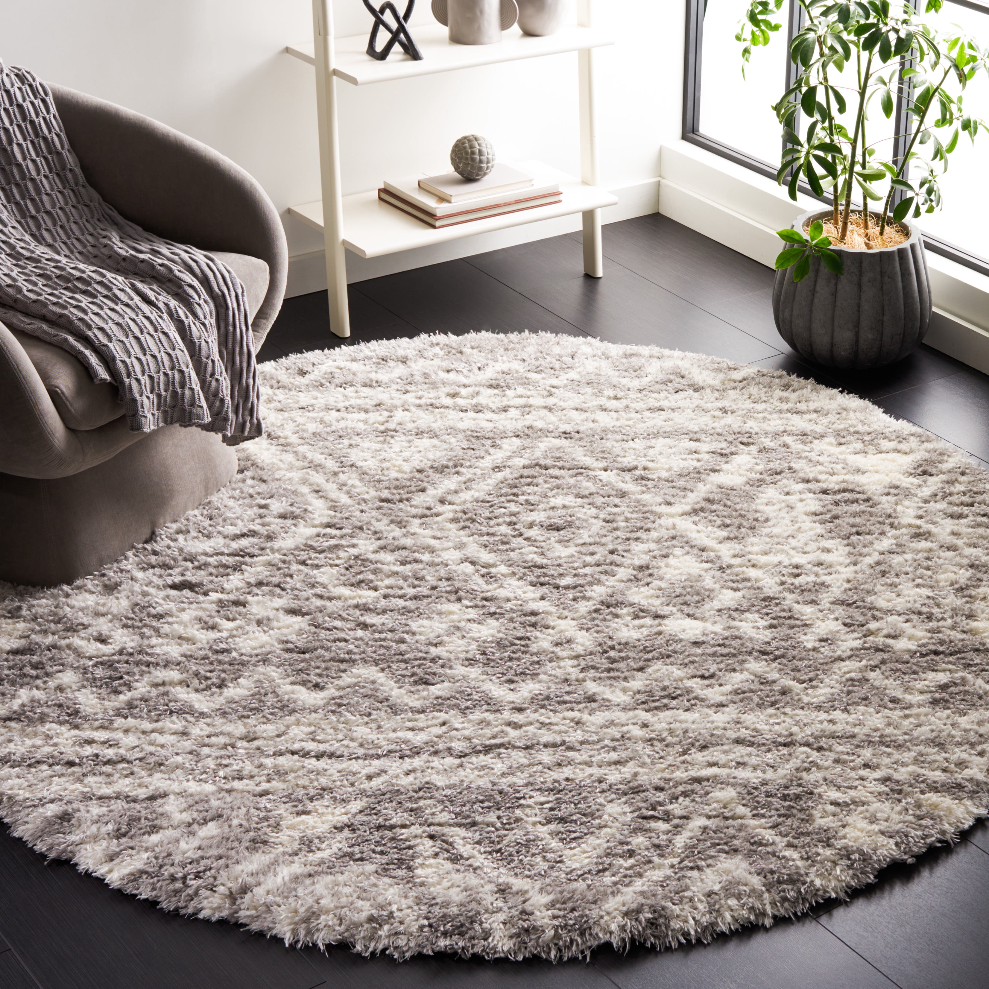 Safavieh Flokati Claudia Aztec Polyester Shag Area Rug, Gray/Ivory, 6'7 ...