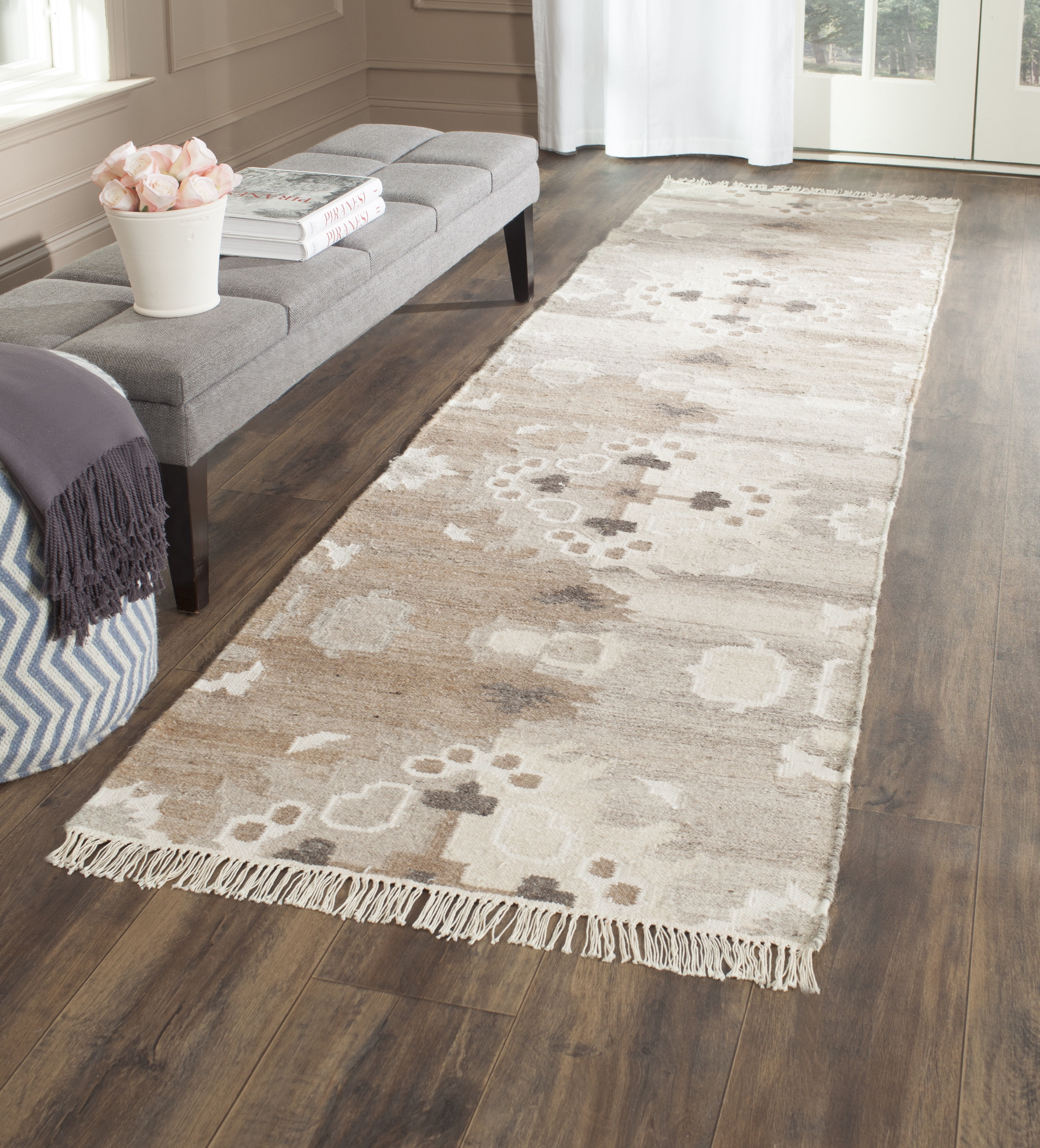 Gray Nomadic Motif 27'' Hand-Woven Wool-Viscose Blend Area Rug