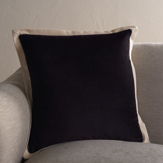 Safavieh Jordy 18" x 18" Modern Cotton Decorative Pillows, Black/Natural