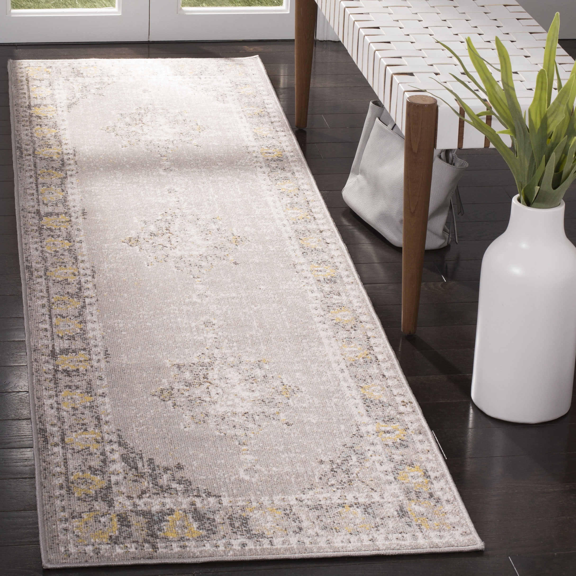 Medallion Gray Easy-Care Synthetic 27" Indoor-Outdoor Area Rug