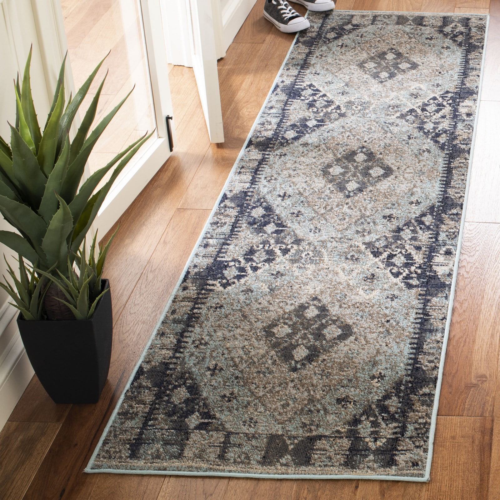 SAFAVIEH Washable Outdoor Rug – 4' X 6', Aqua & Fuchsia, Stain & Weather Resistant