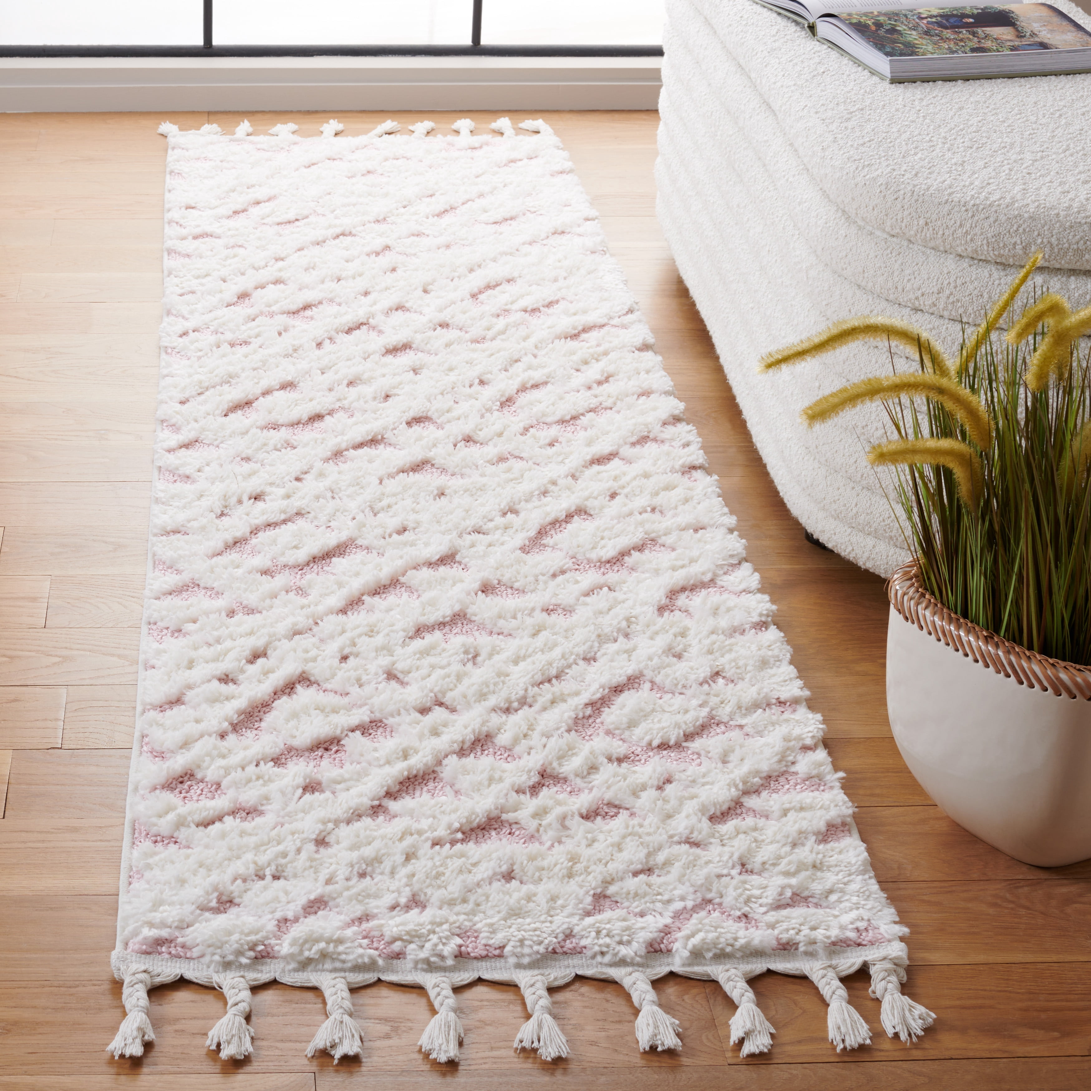 Safavieh Moroccan Tassel Larry Geometric Shag Runner Rug, Ivory/Pink, 2'3" x 6'