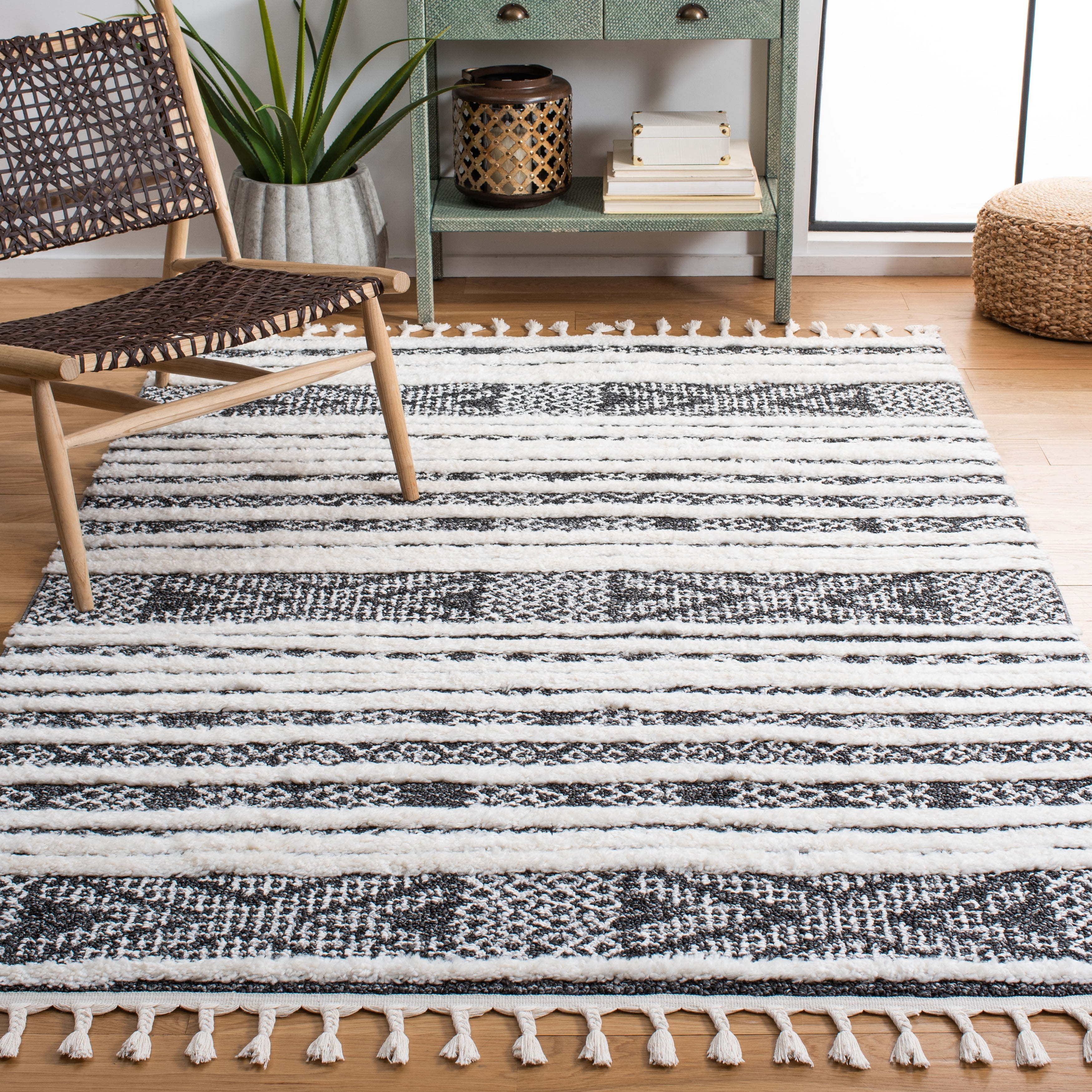 4' x 6' Black Diamond Braided Shag Rug