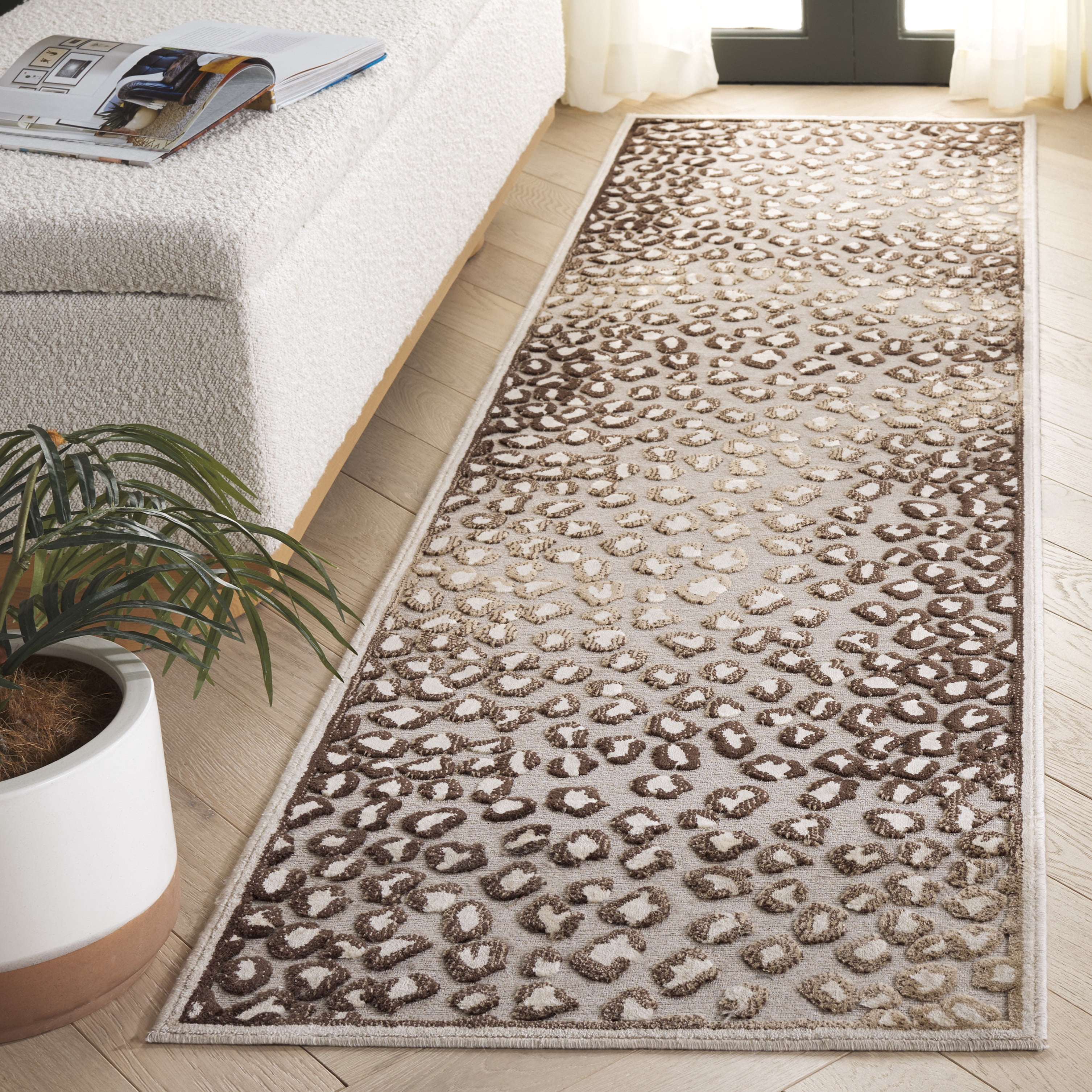 Safavieh Paradise Ronnie Bordered Runner Rug, Creme, 2'2" x 8'