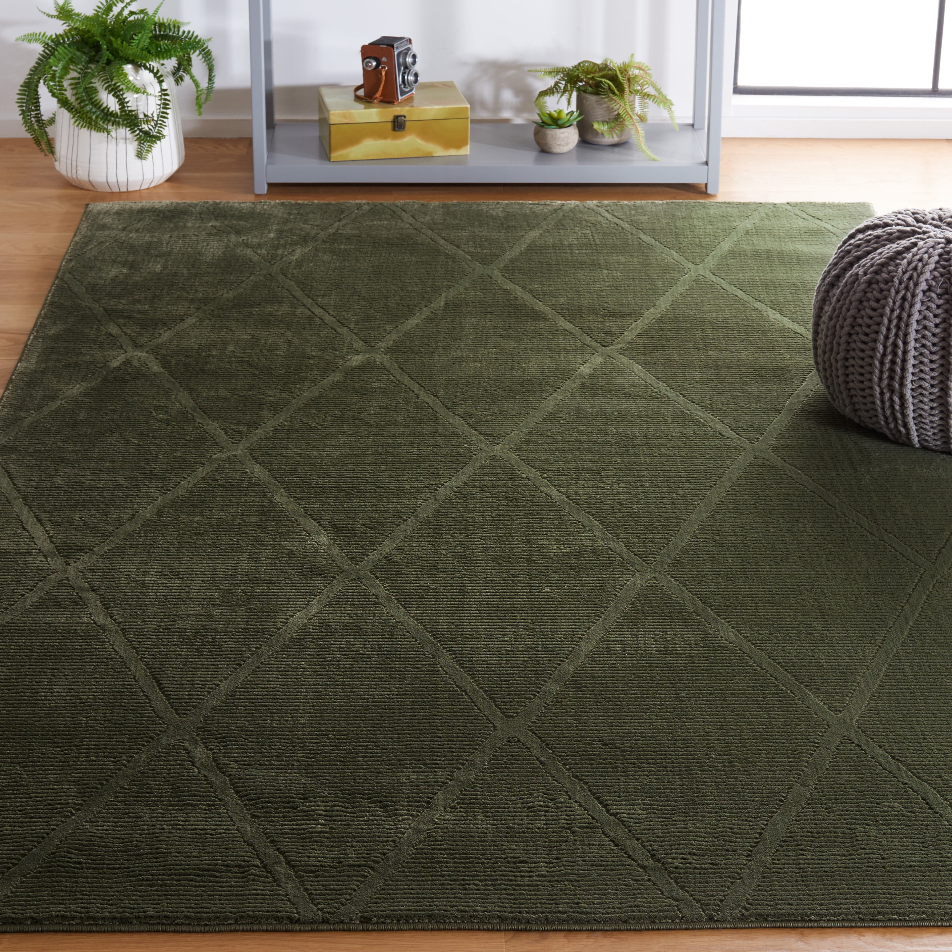 Safavieh Revive Lorrin Diamond Polyester Area Rug, Green, 7' x 10'