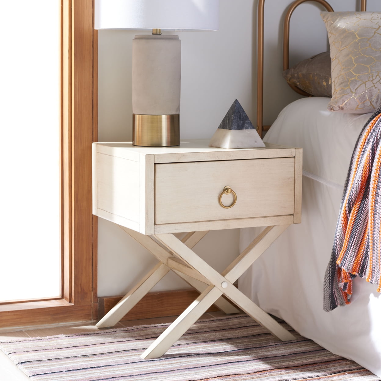 Odilia Antique White Acacia Wood 1-Drawer Nightstand with Gold Pull