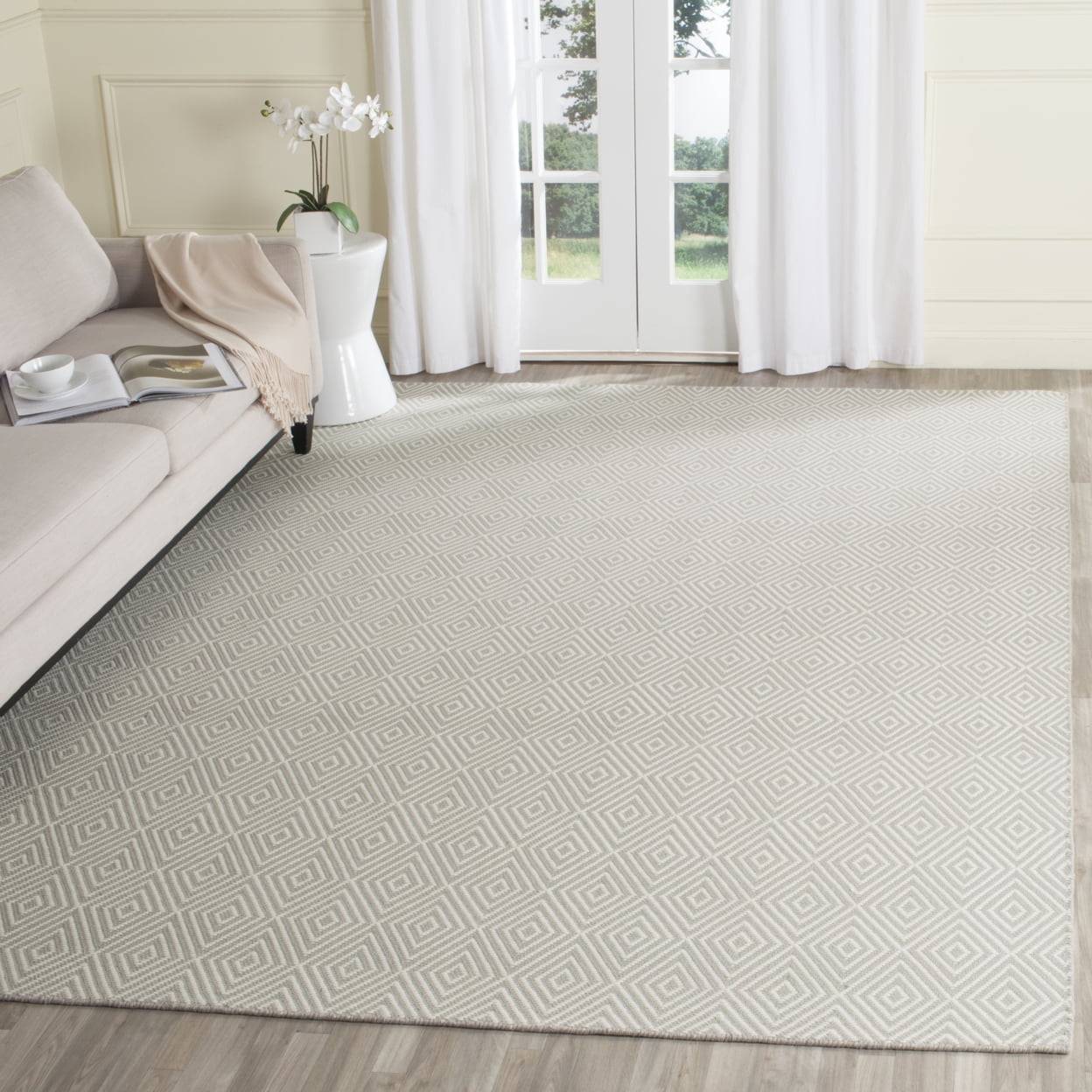 Wilton Light Grey and Ivory Hand-Hooked Wool 4' x 6' Area Rug