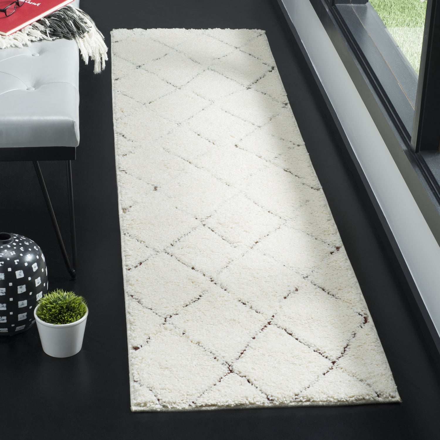 Safavieh Santorini Naila Shag Scandinavian Geometric Power Loomed Multicolor Runner Rug, 2' x 8'
