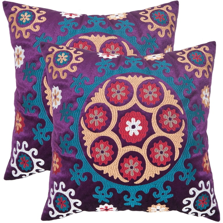 https://i5.walmartimages.com/seo/Safavieh-Vanessa-Paisley-Pillow-Set-of-2_7abddb60-5b07-455b-b62e-c0fa0ddb94e7_3.0d5312ce10194c6e2bc52f1555c1d5dc.jpeg?odnHeight=768&odnWidth=768&odnBg=FFFFFF