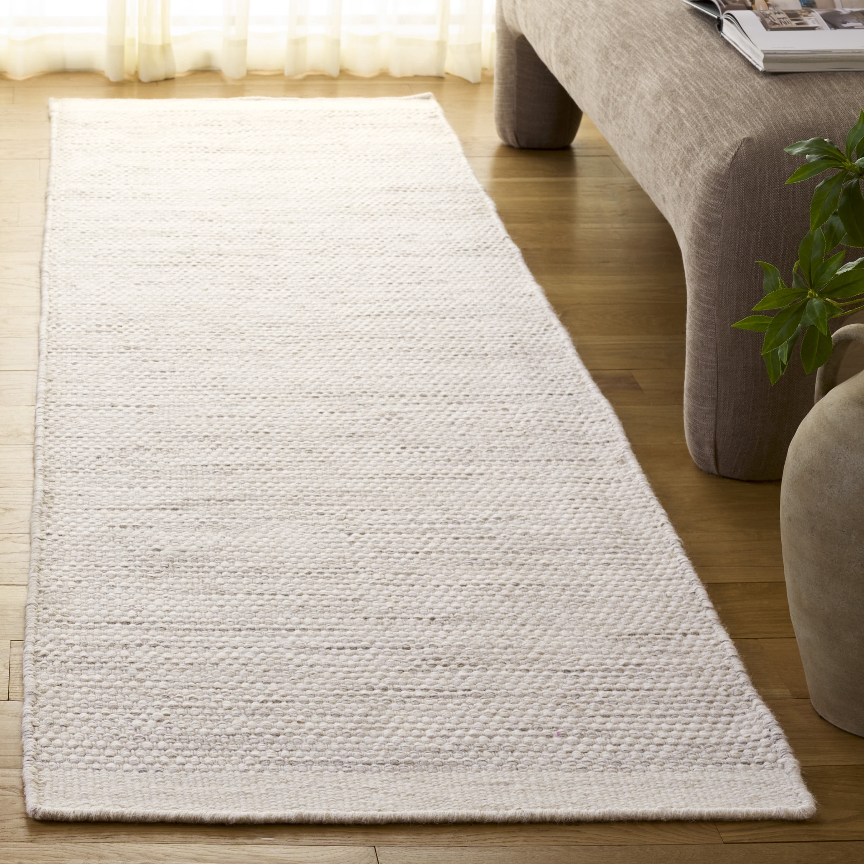 Safavieh Vermont Luigi Solid Color Runner Rug, Ivory/Beige, 2'3" x 8'