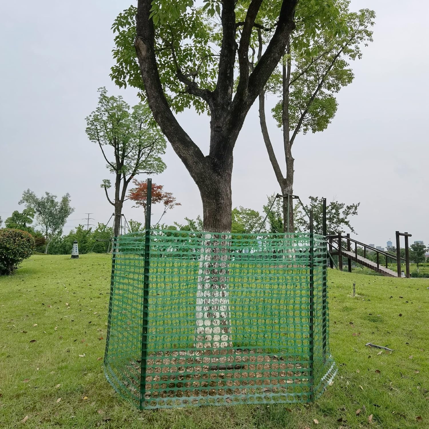 Safety Fence Garden Netting Roll 4 X 100 Feet with Zip Ties, Reusable Plastic Mesh Fencing for Animal Barrier, Snow Fence, Yard