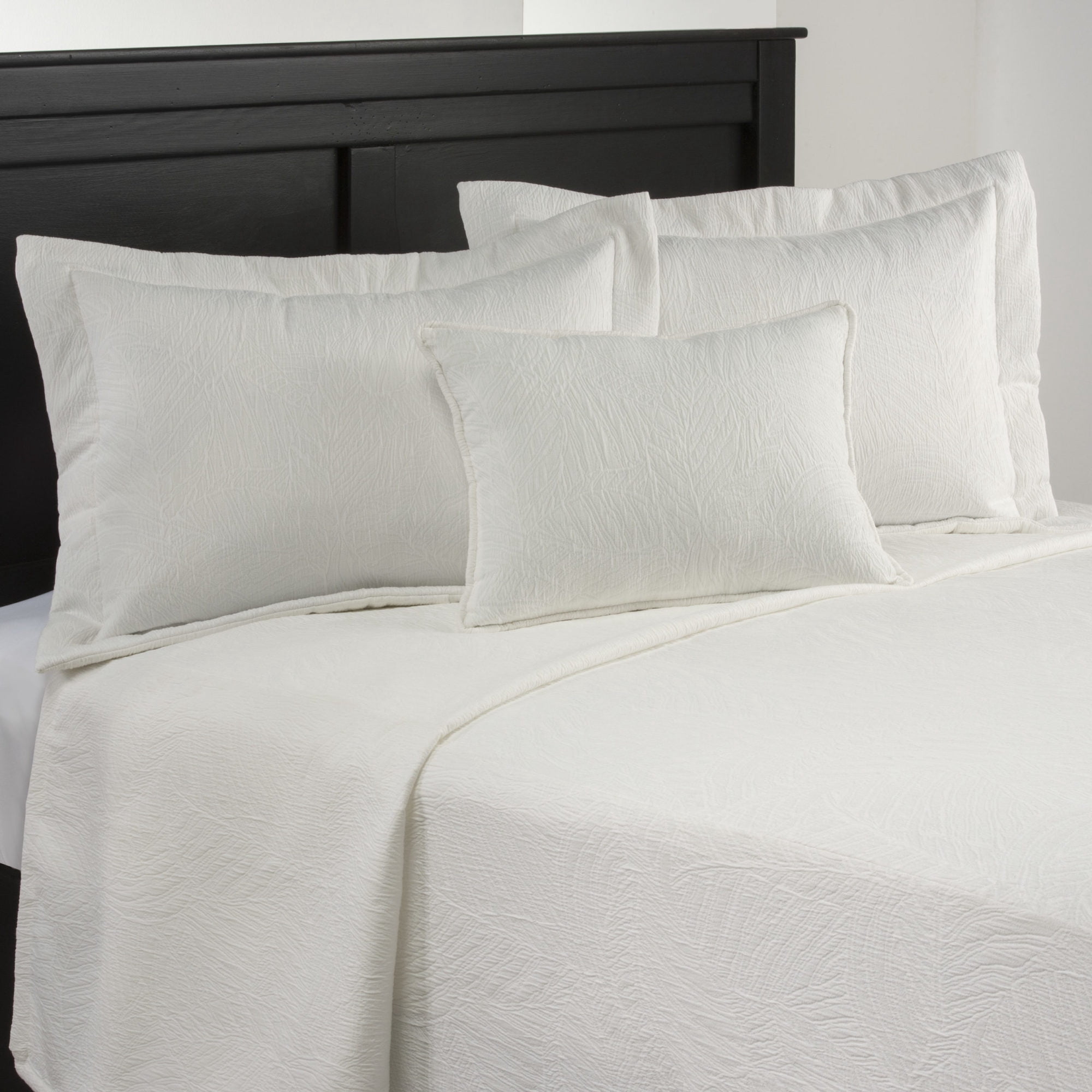 Sagamore Matelasse Throw Bedspread - Queen 96x114" Unquilted