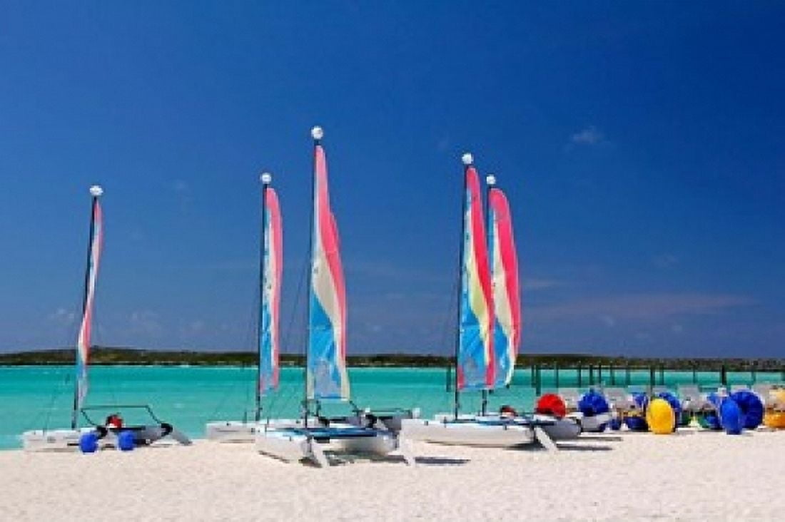 Sailing rentals Beach Castaway Cay Bahamas Caribbean Canvas Art - Kymri Wilt DanitaDelimont (24 x 15)