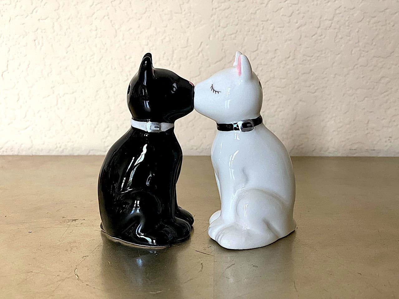 Cat Salt & Pepper Shakers Set - Cute Ceramic Novelty Kitchen Decor, Gift For Cat Lovers (Gray & White)