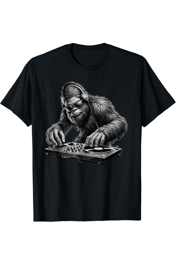DJ Bigfoot Music Mixer Sasquatch Spinning & Cutting Tracks T-Shirt