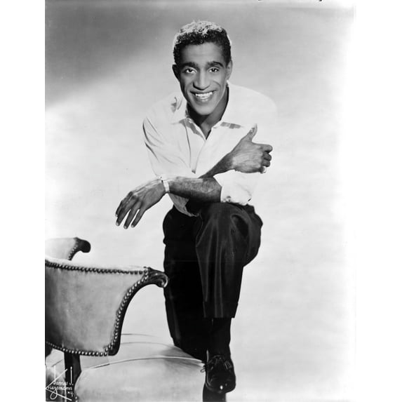 Sammy Davis Jr kneeling Photo Print (8 x 10)